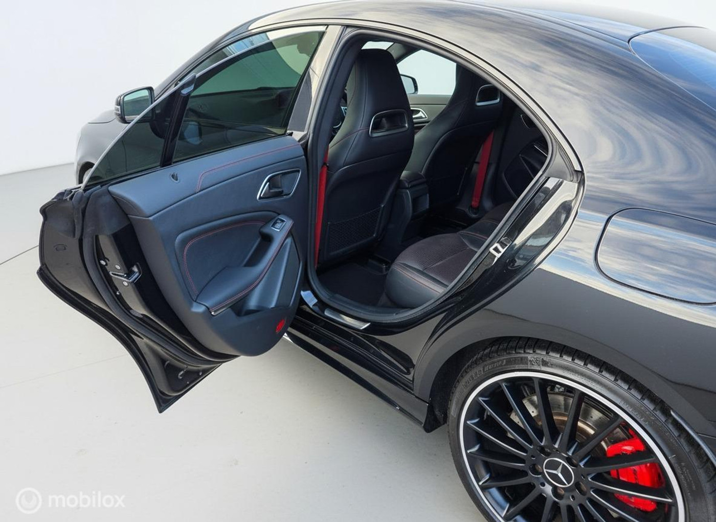Foto van Mercedes-Benz AMG Cla 45