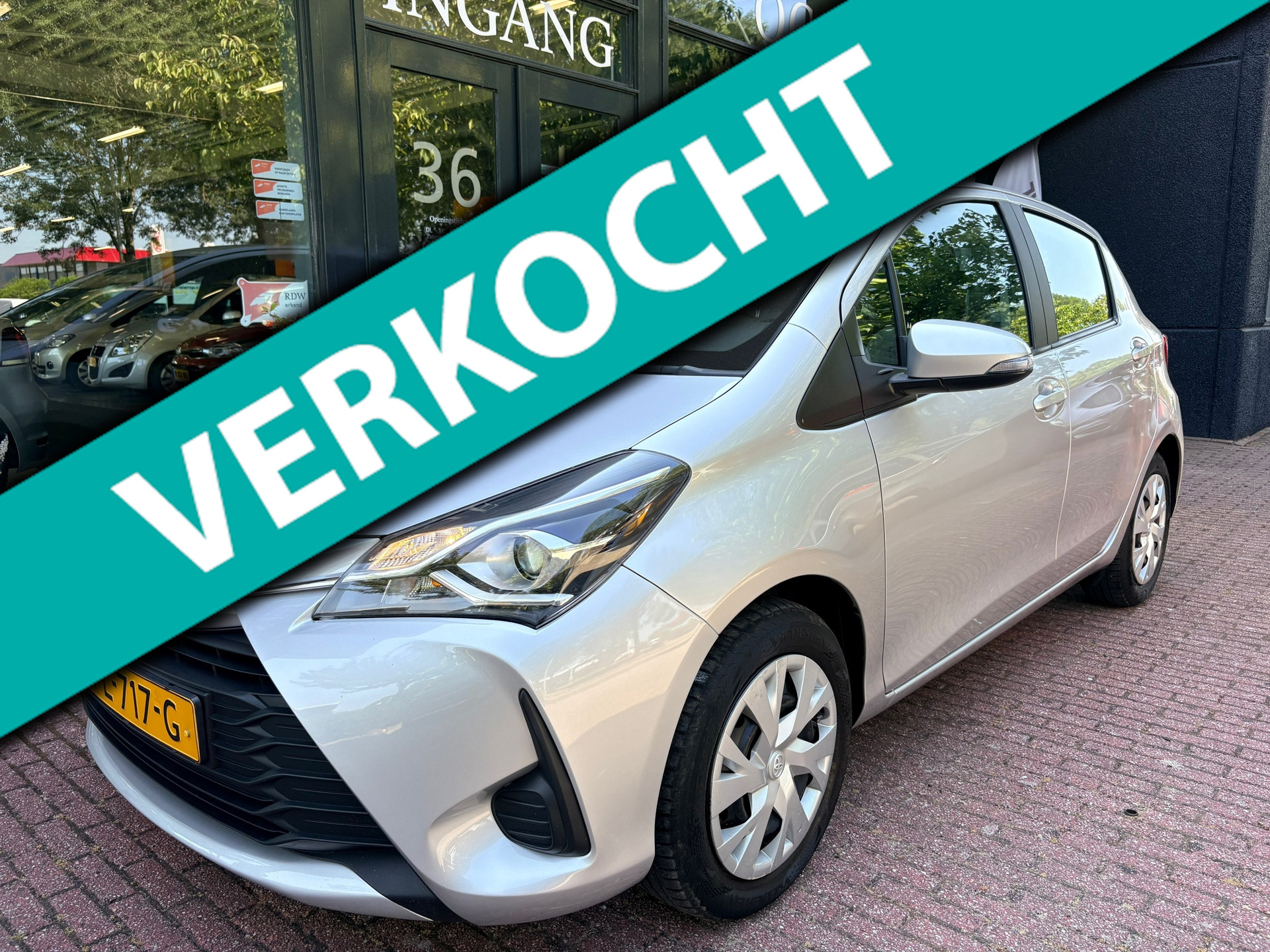 Toyota Toyota Yaris 1.5 VVT-i Aspiration Navi/Clima/Cruise/Camera/66Dkm NAP! 2017 - voorkant