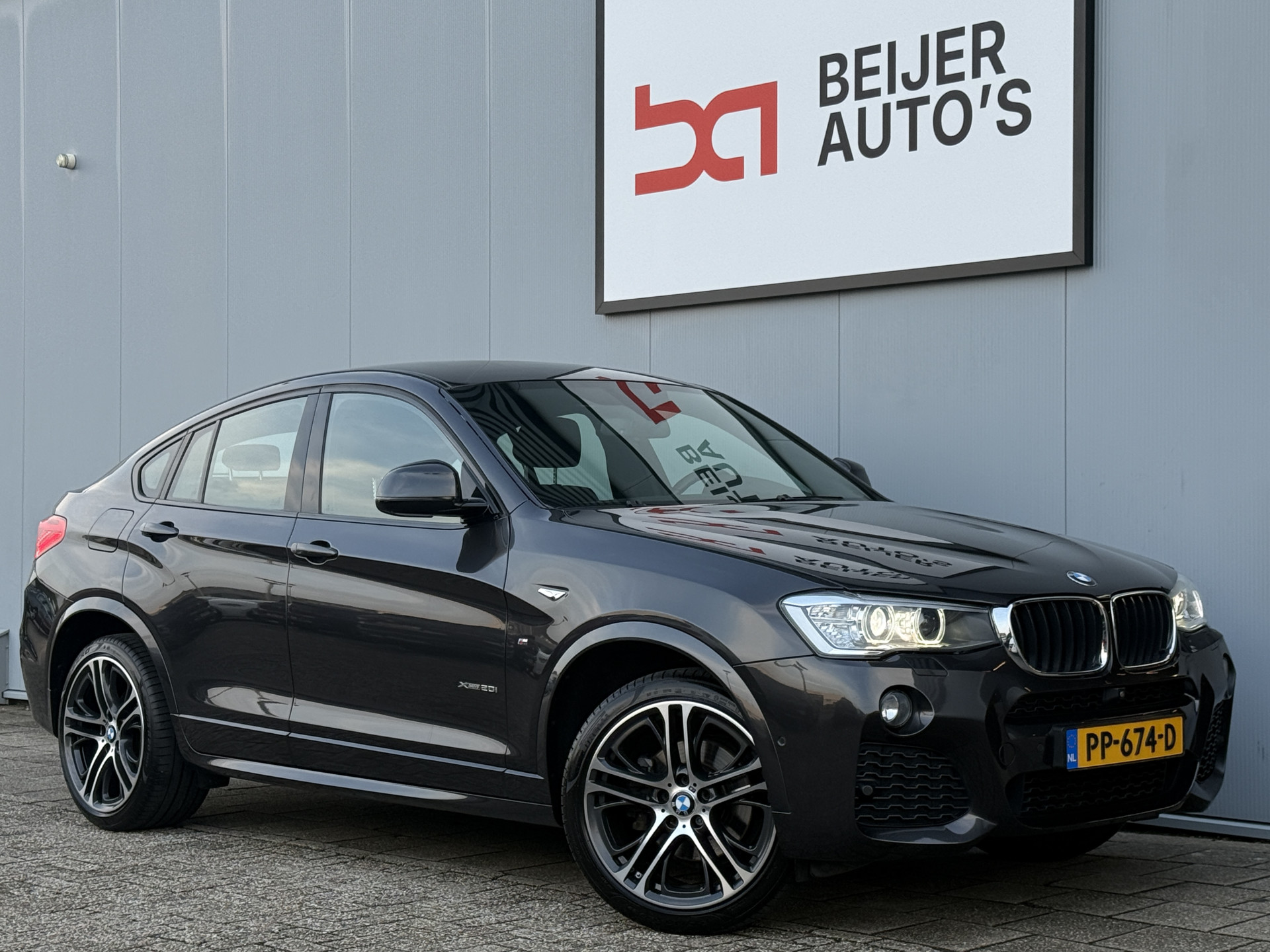 Foto van BMW X4 Xdrive20i