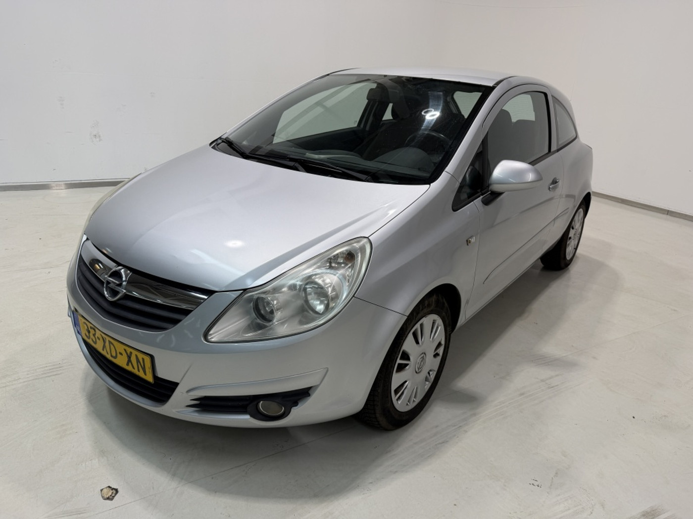 Opel Corsa 1.2-16V Essentia 2007 - voorkant