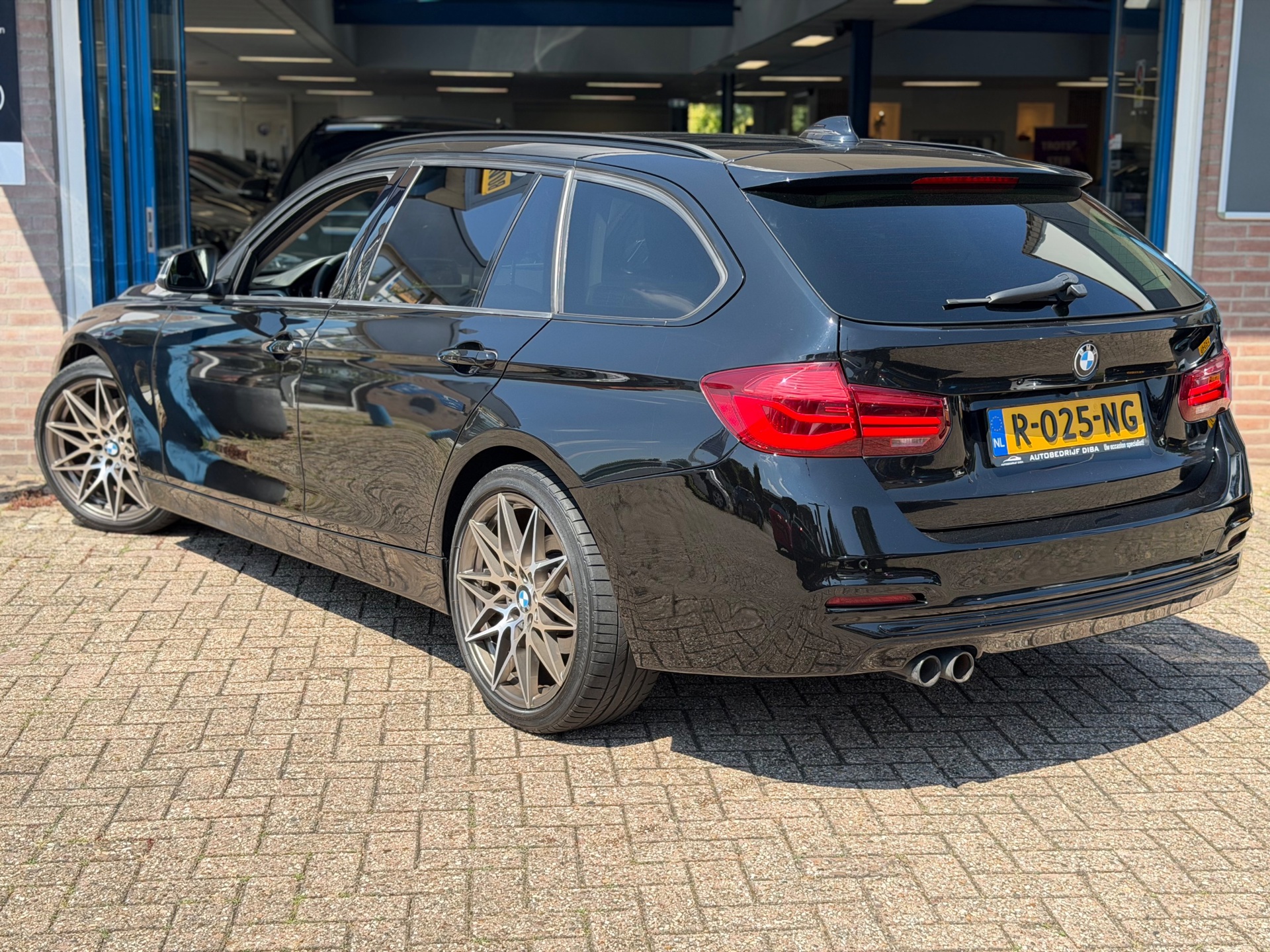 Foto van BMW 330i