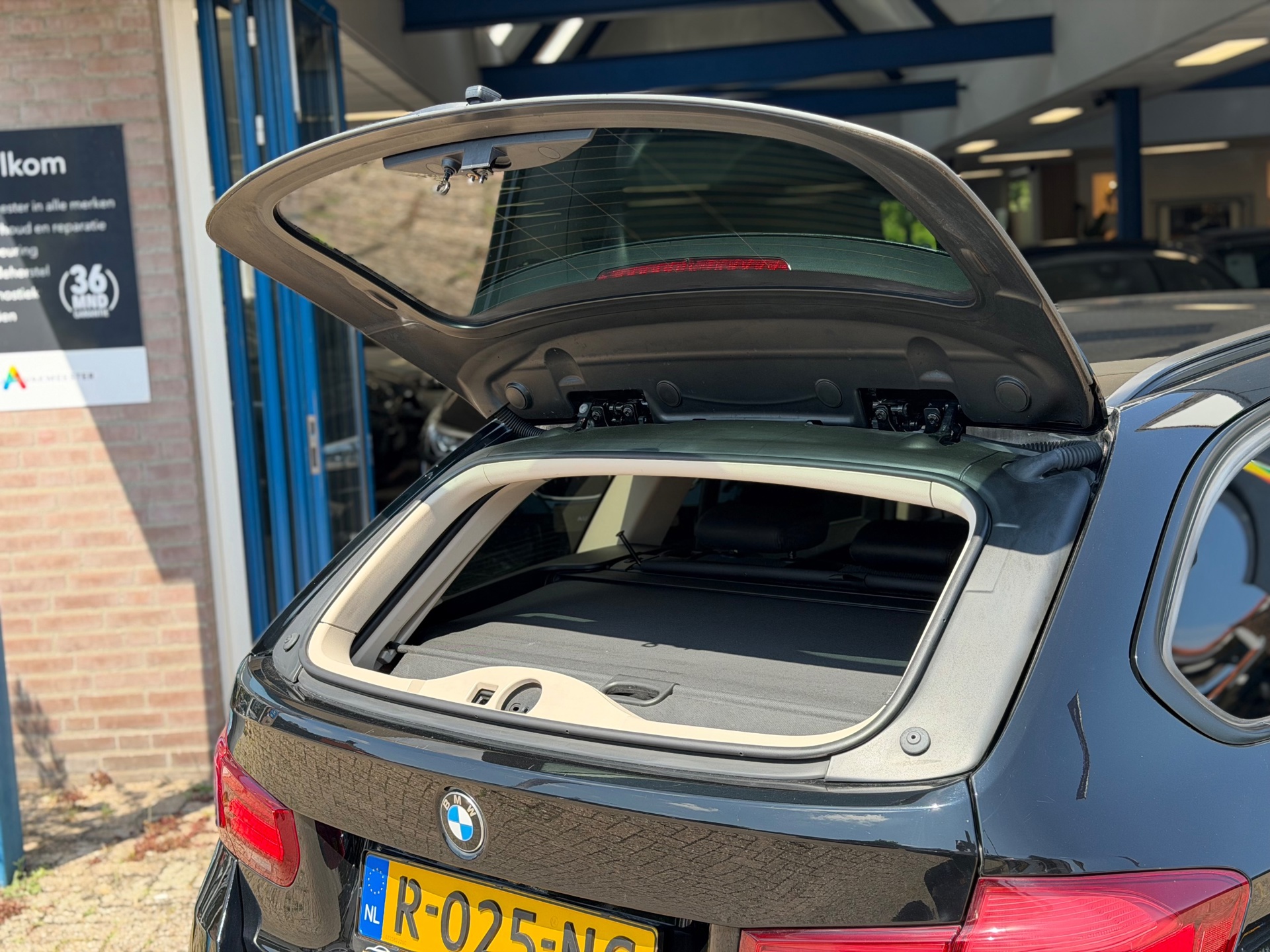 Foto van BMW 330i