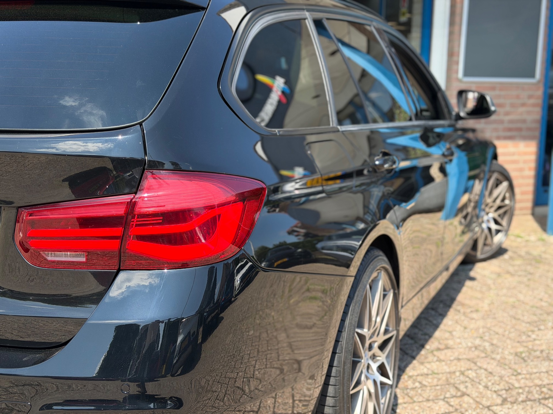 Foto van BMW 330i