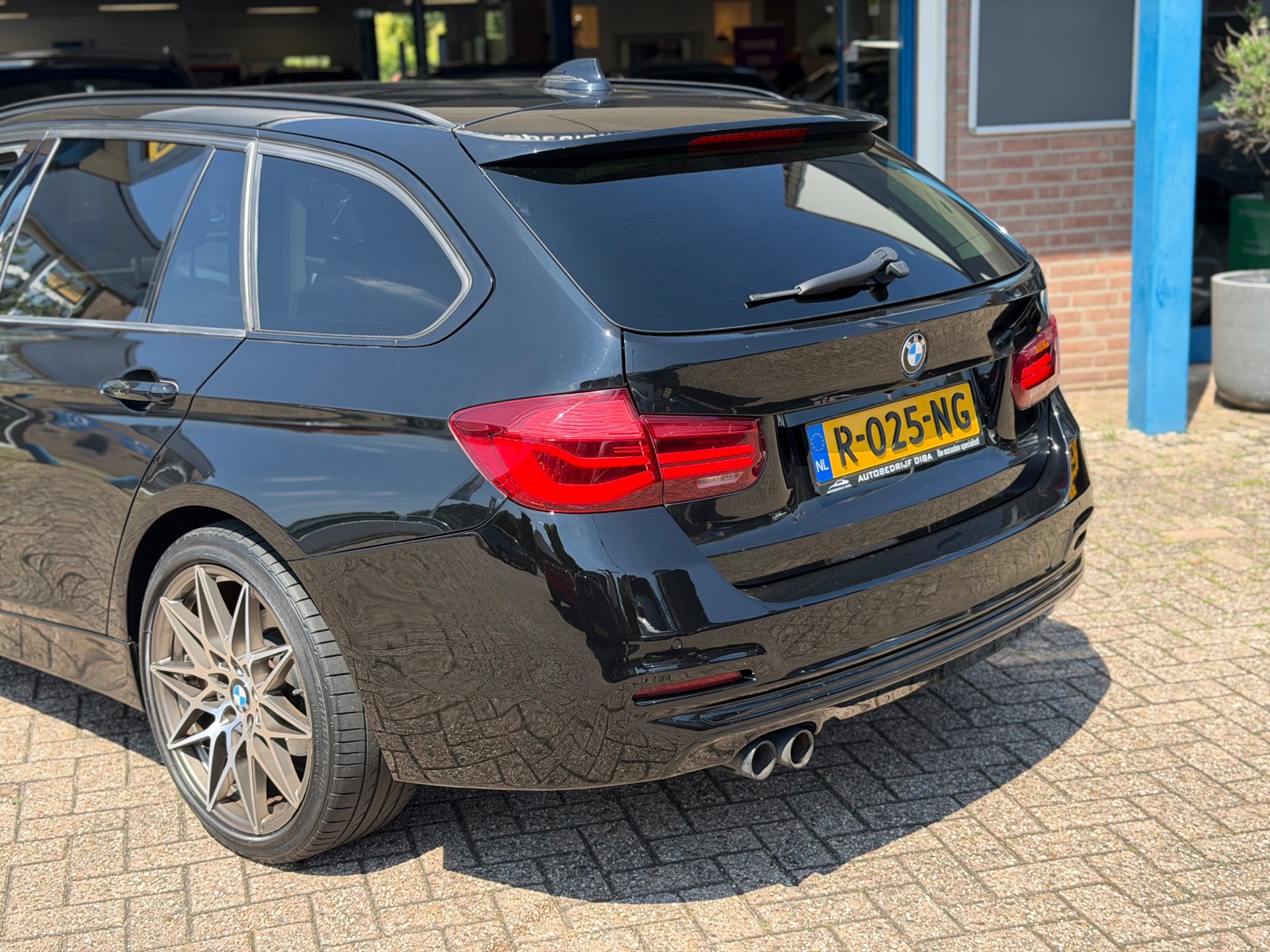 Foto van BMW 330i