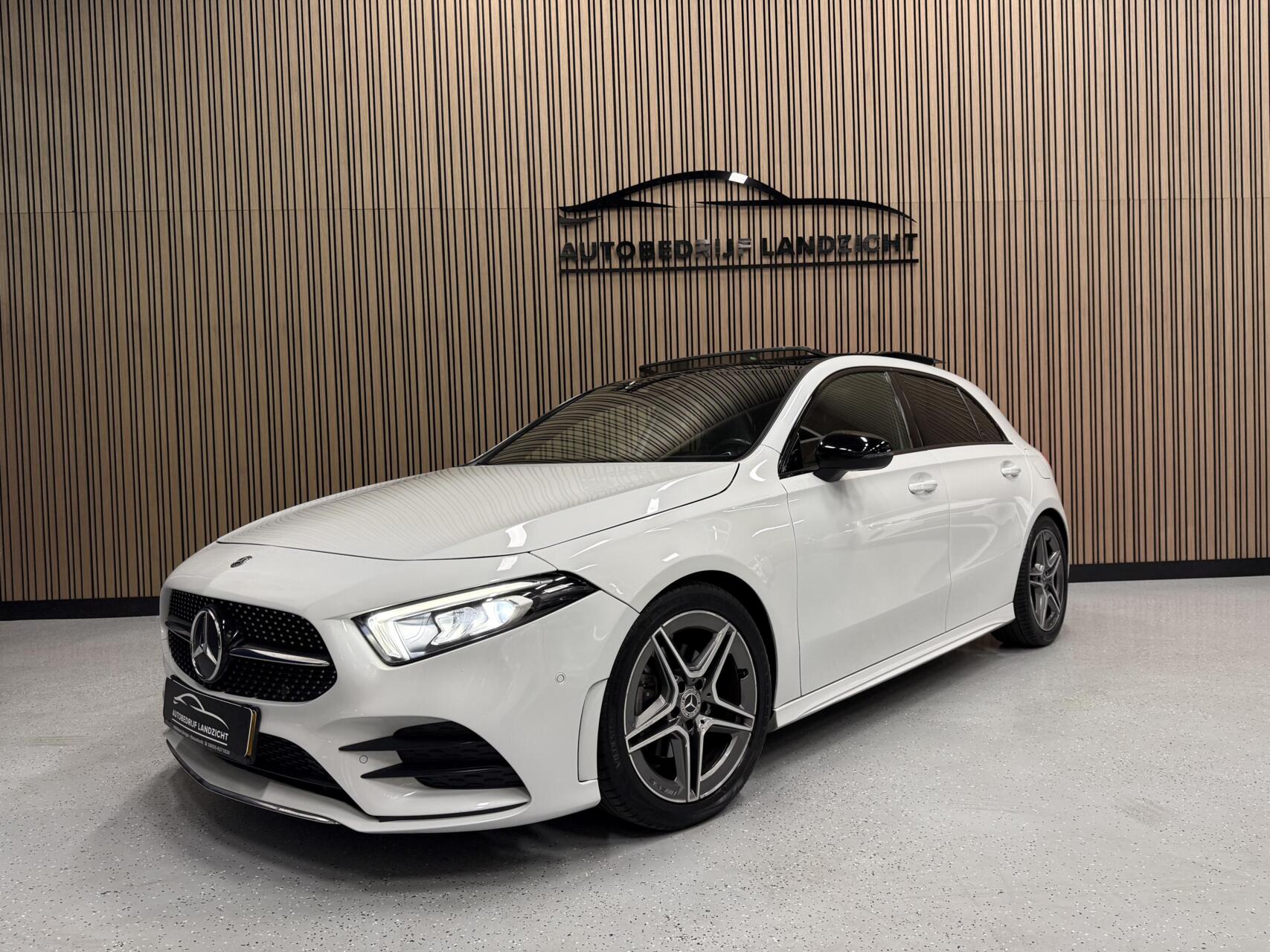 Mercedes-Benz A 200 200 AMG | Pano | Sfeer | Camera 2019 - voorkant