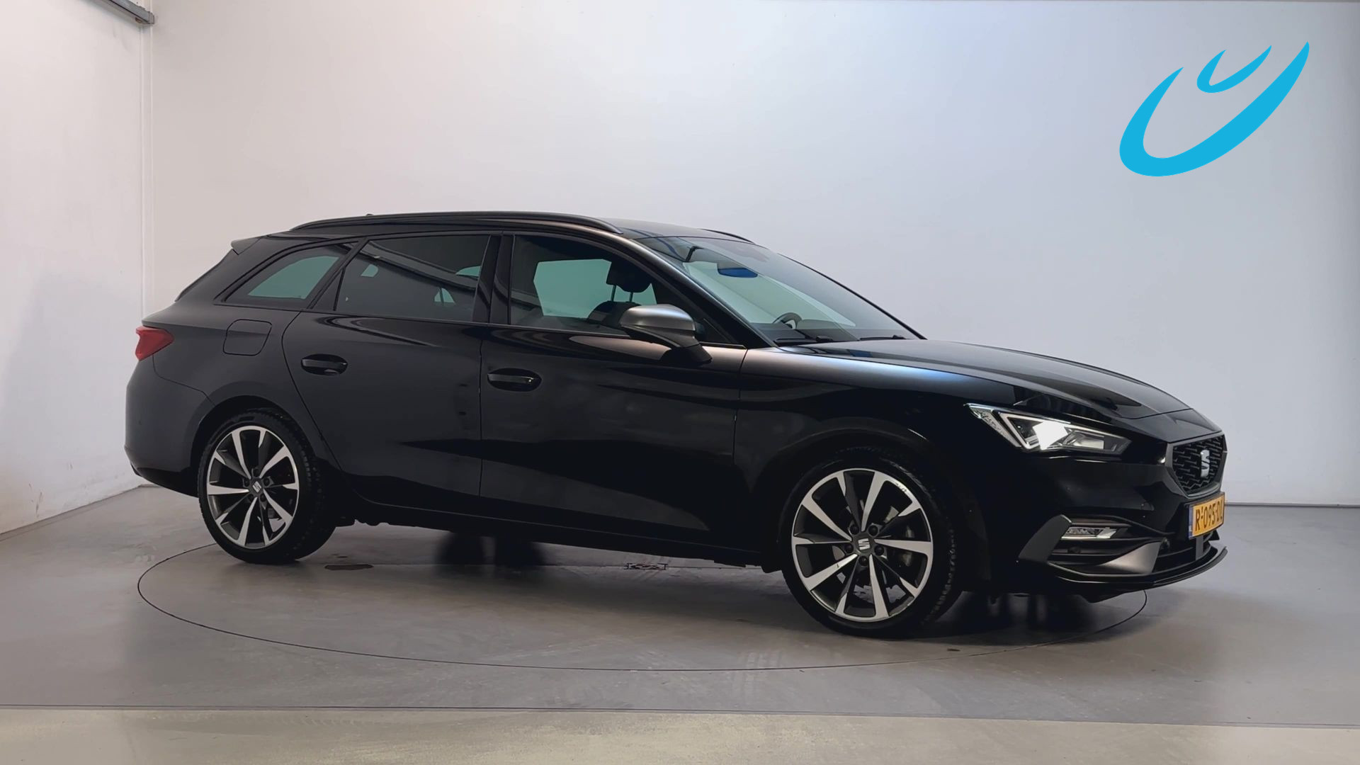 Seat Seat Leon SP 1.5 eTSI 150pk DSG FR Business Intense LED Camera Stoelverwarming DAB+ 2022 - voorkant