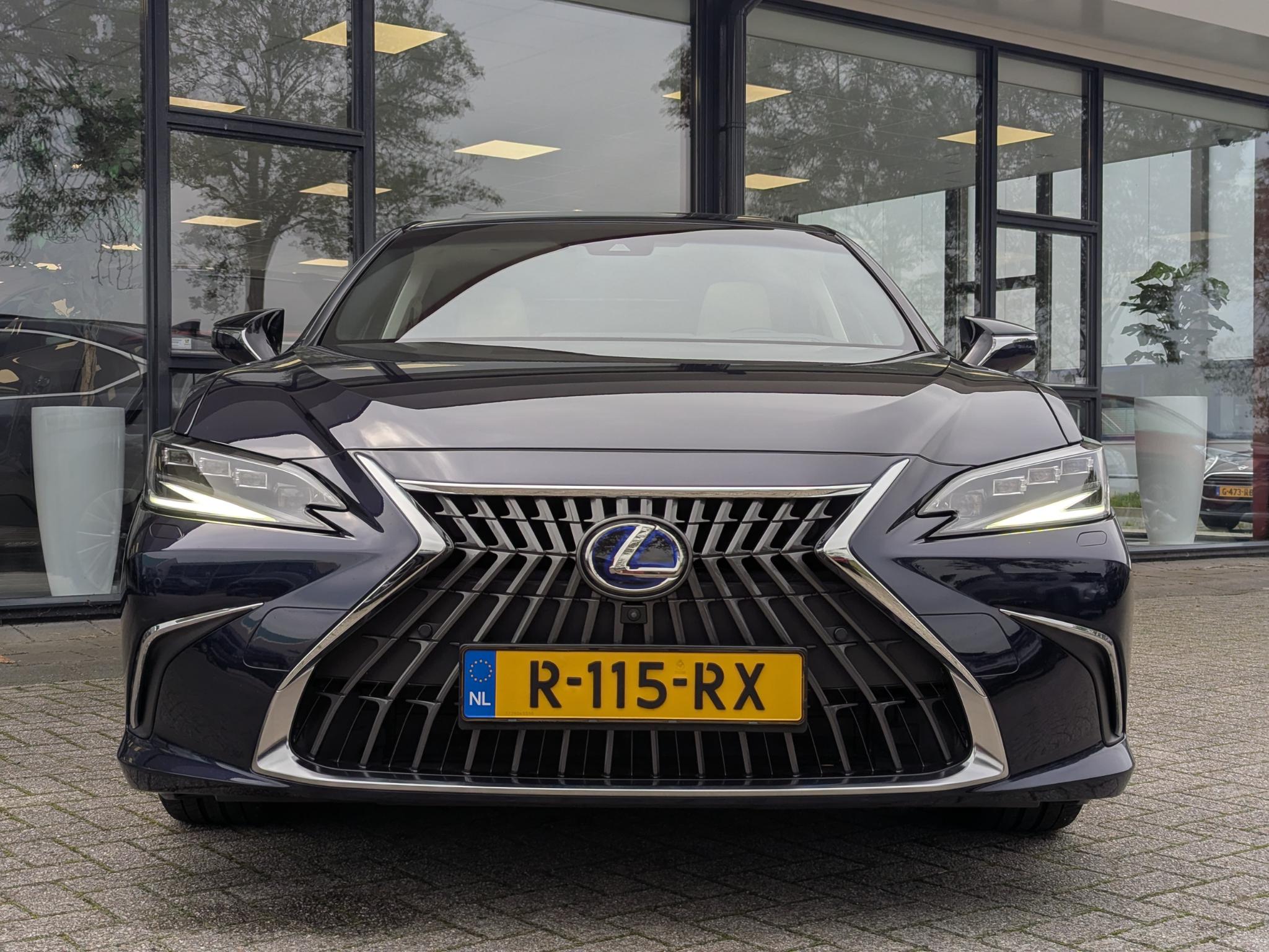 Foto van Lexus Lexus Es300h