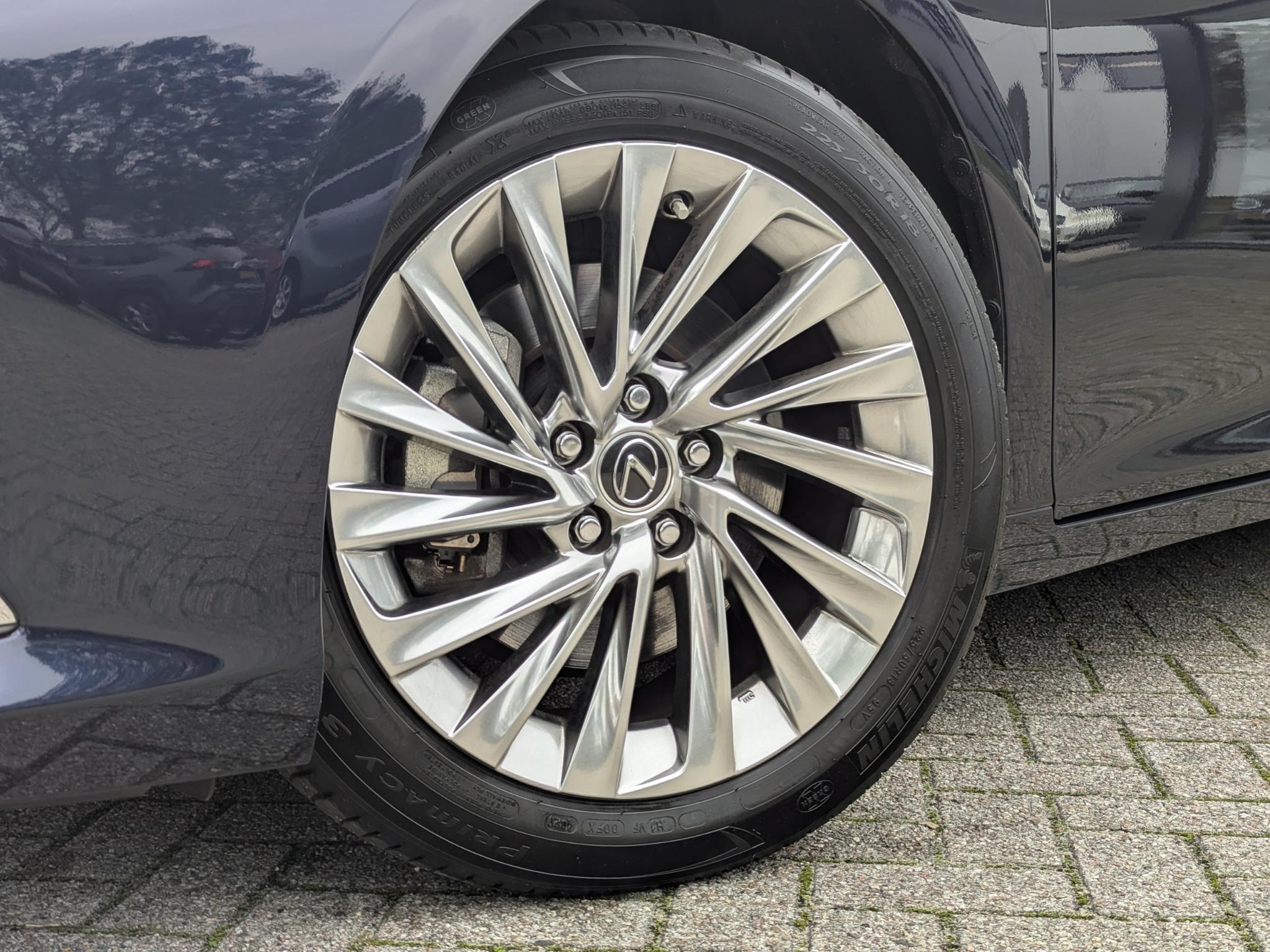 Foto van Lexus Lexus Es300h