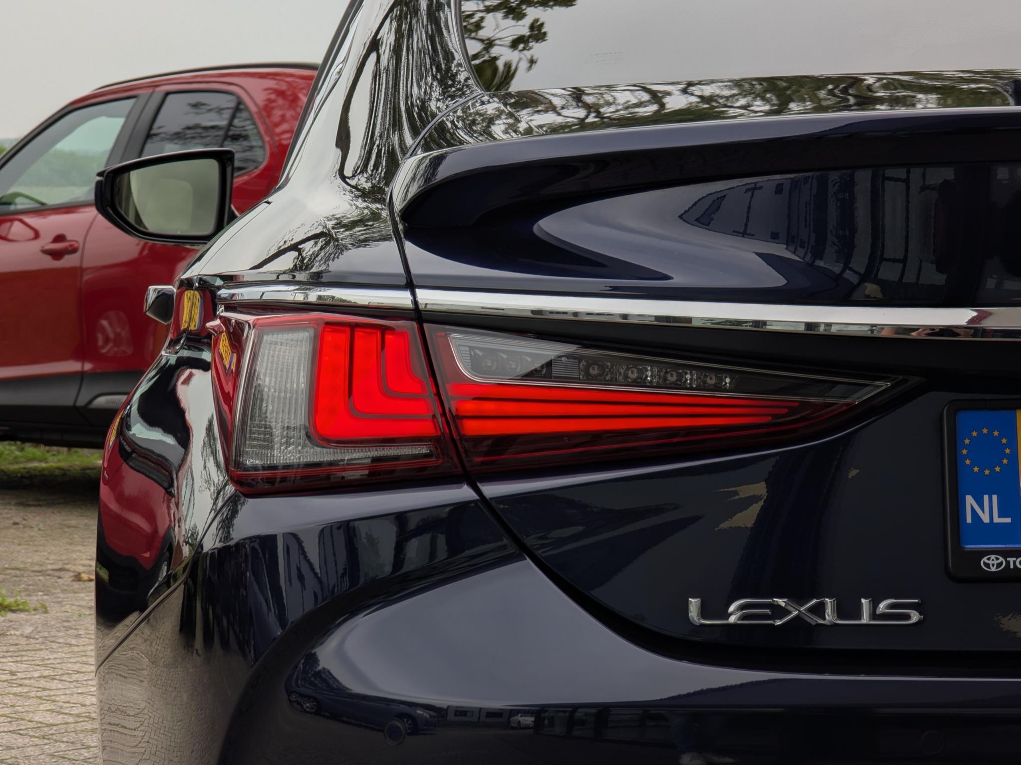 Foto van Lexus Lexus Es300h