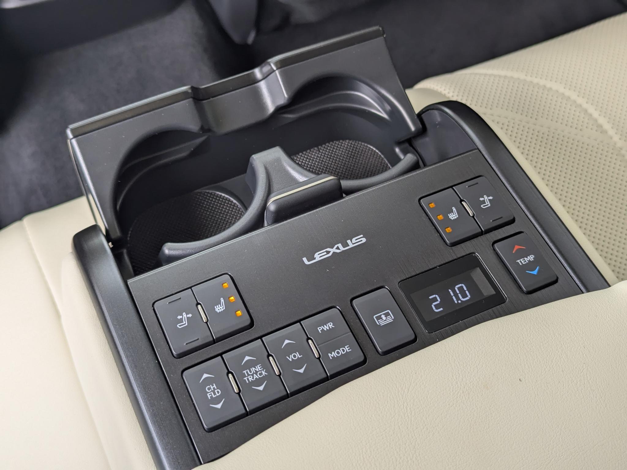 Foto van Lexus Lexus Es300h