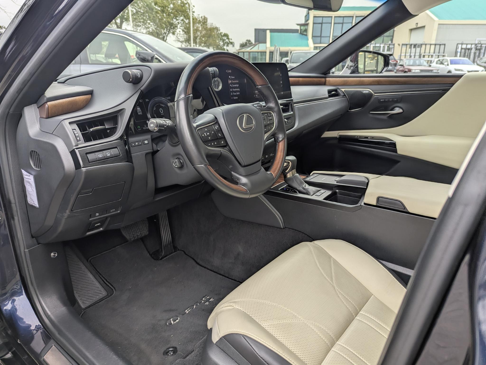 Foto van Lexus Lexus Es300h