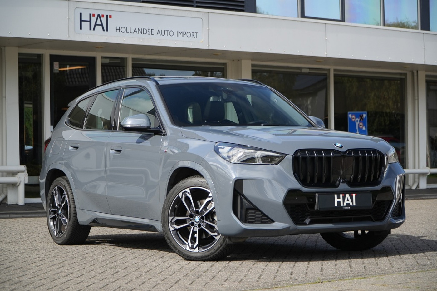 BMW X1 Sdrive18i sDrive18i M-Sport I Pano I HUD I Trekhaak 2022 - voorkant