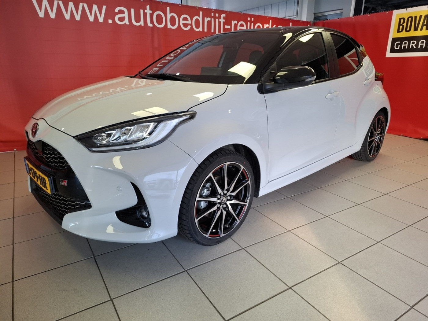 Toyota Toyota Yaris 1.5 Hyb. GR Sport, NL auto !! 12 maanden Bovag garantie, 116PK 2022 - voorkant