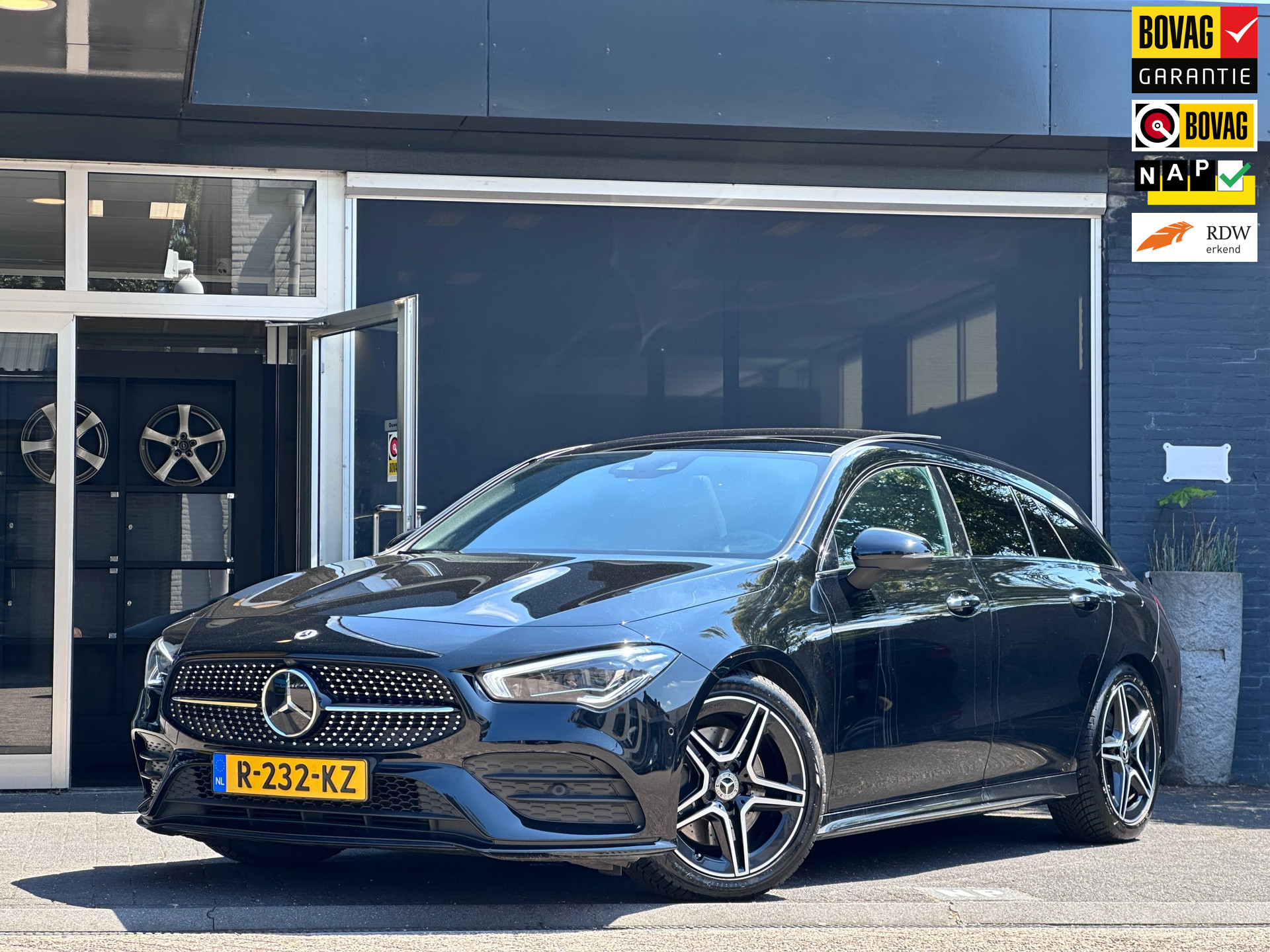 Mercedes-Benz Cla 200 200 AMG Line ACC / PANO / HEAD-UP / LANE-ASSIST / SFEER 2022 - voorkant