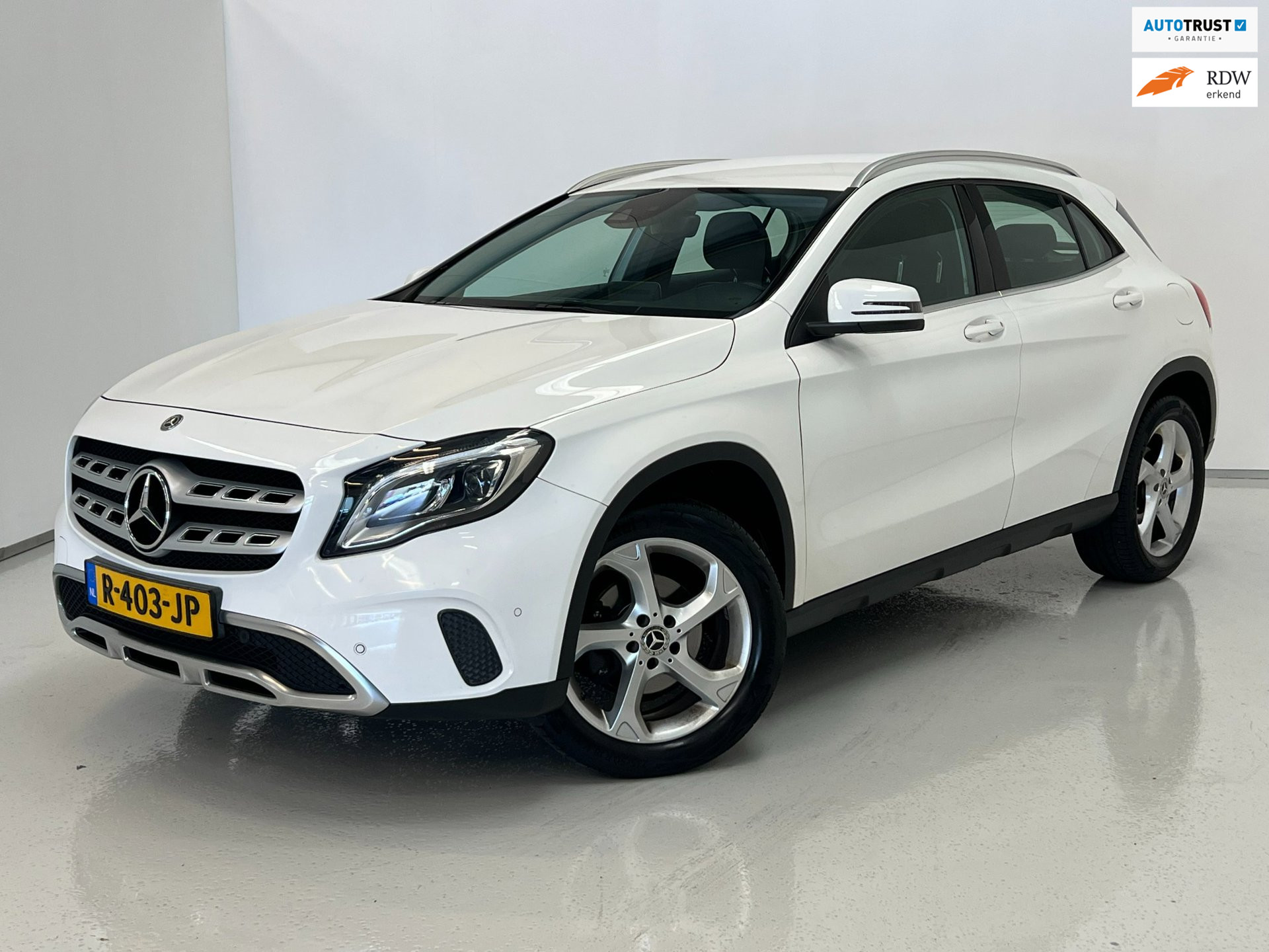 Mercedes-Benz Gla-klasse 180 Urban / Leder / Clima / Stoelverwarming 2019 - voorkant