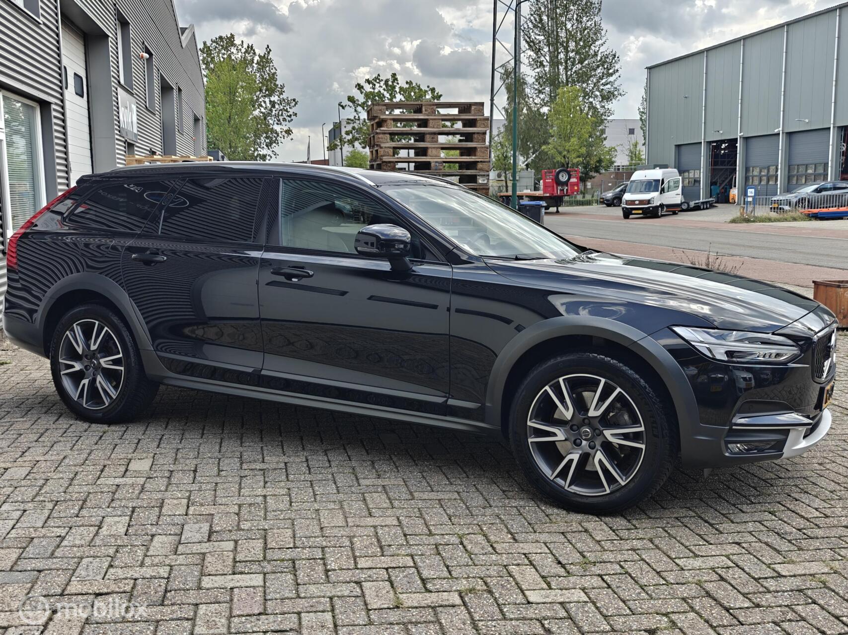 Foto van Volvo V90 Cross Country