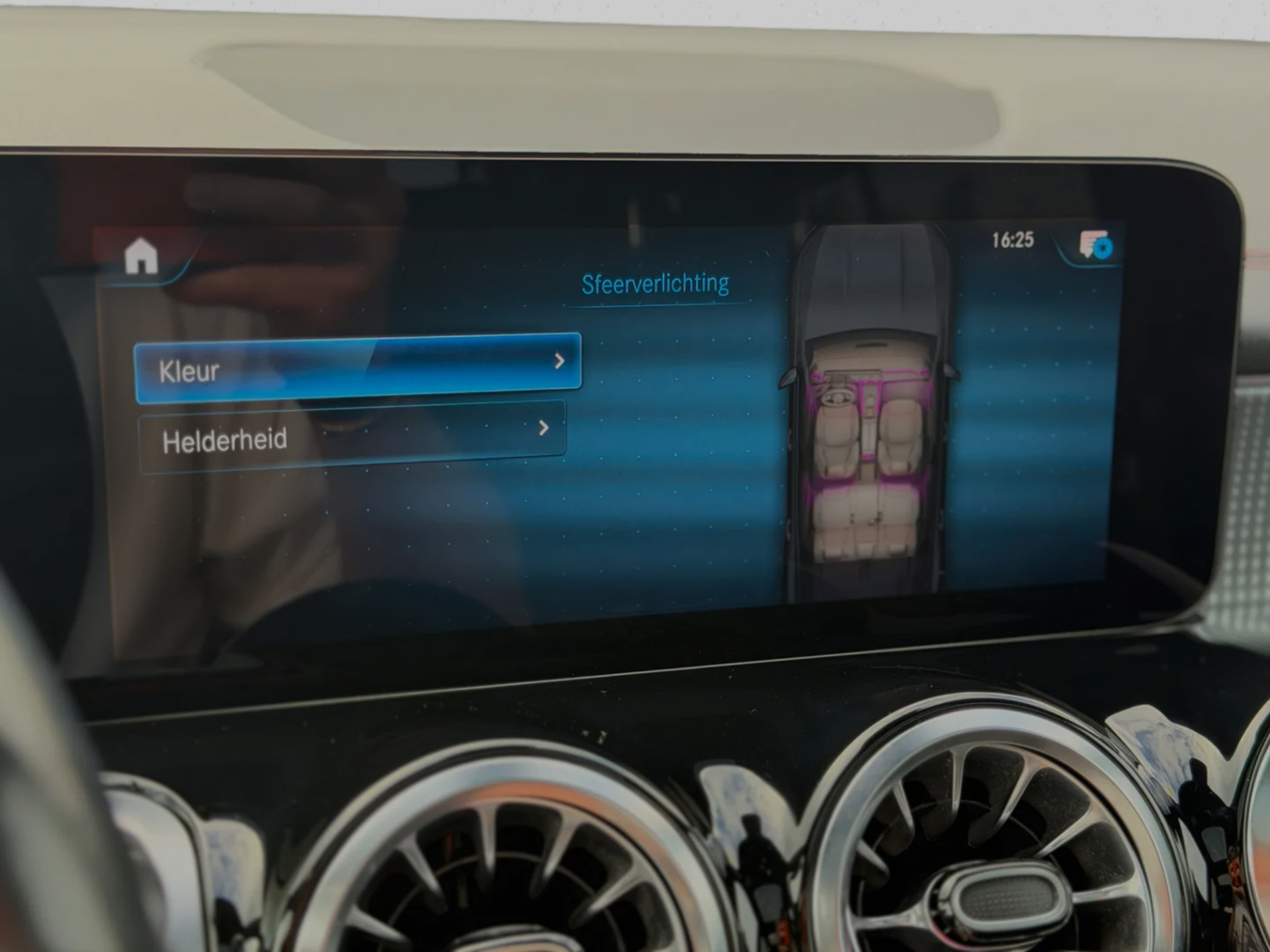 Foto van Mercedes-Benz Eqb 250
