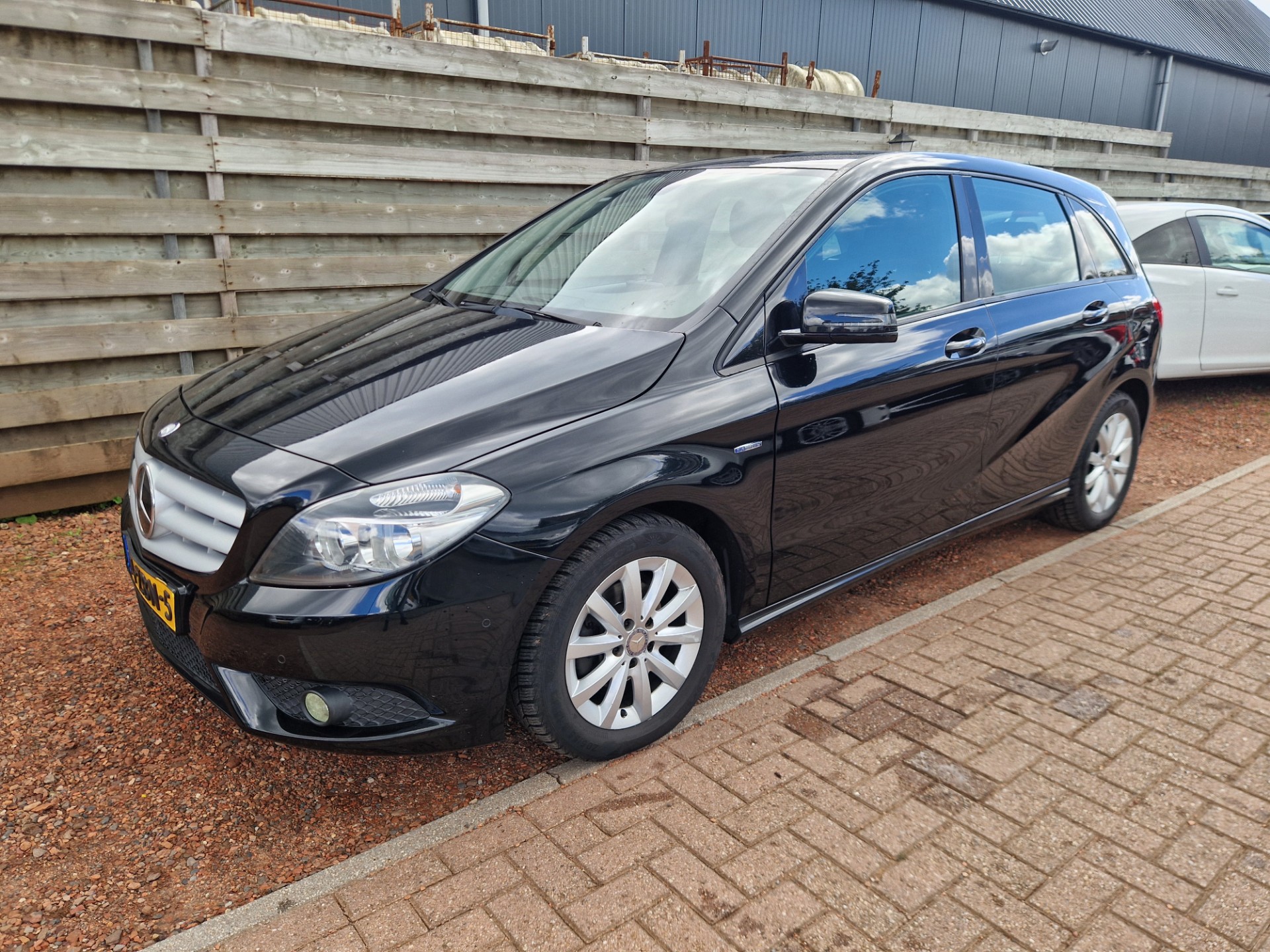 Foto van Mercedes-Benz B 180