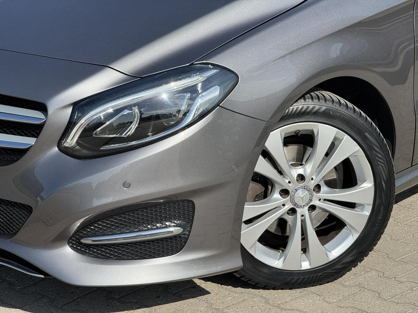 Foto van Mercedes-Benz B 180