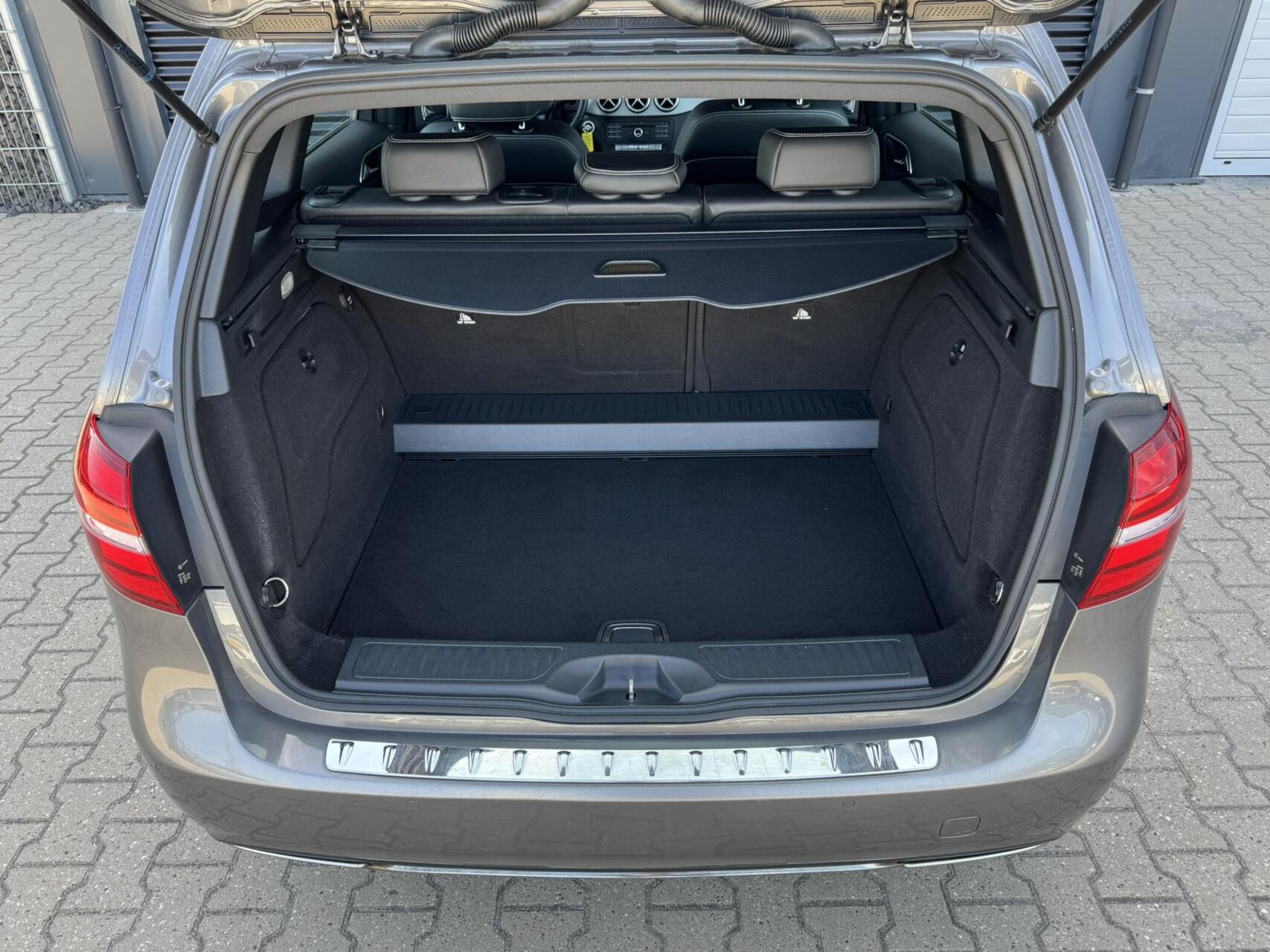 Foto van Mercedes-Benz B 180
