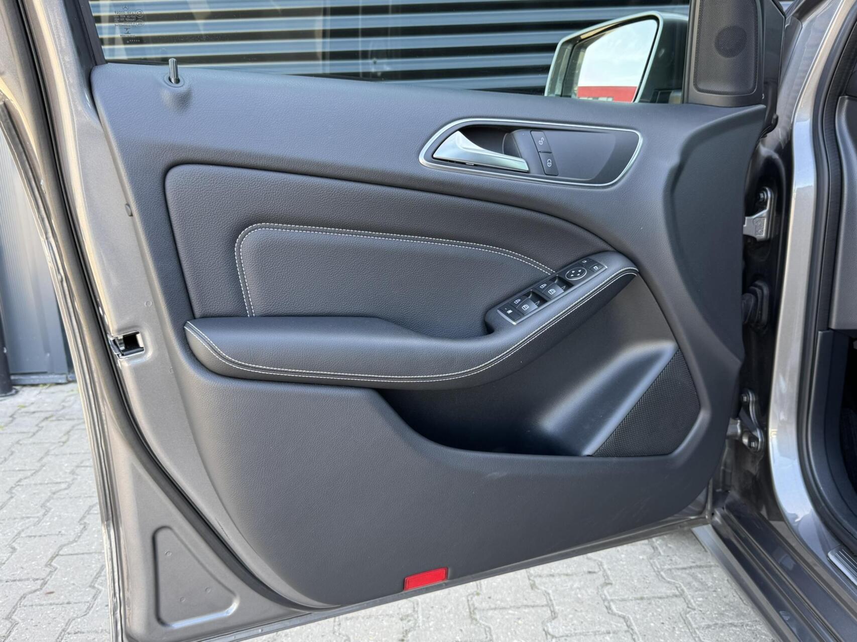 Foto van Mercedes-Benz B 180
