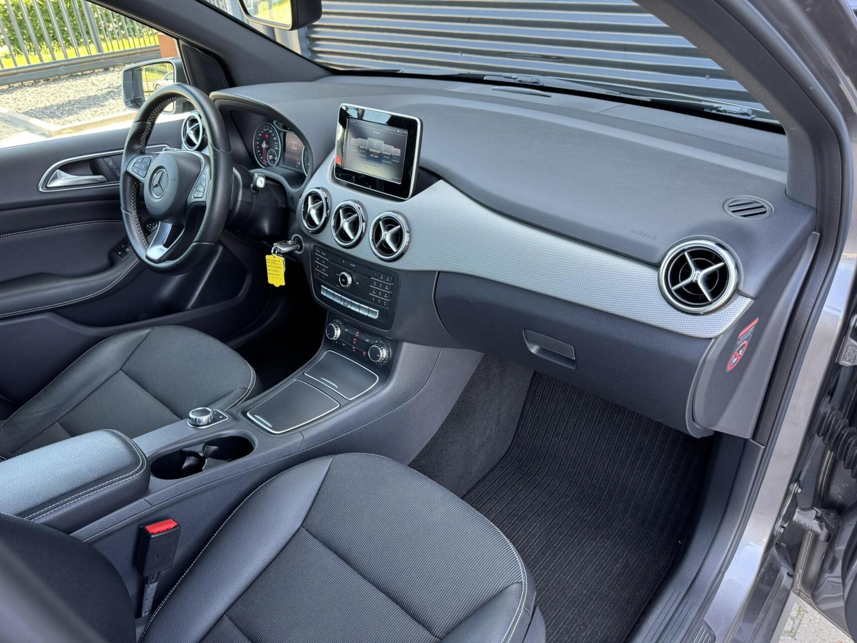 Foto van Mercedes-Benz B 180