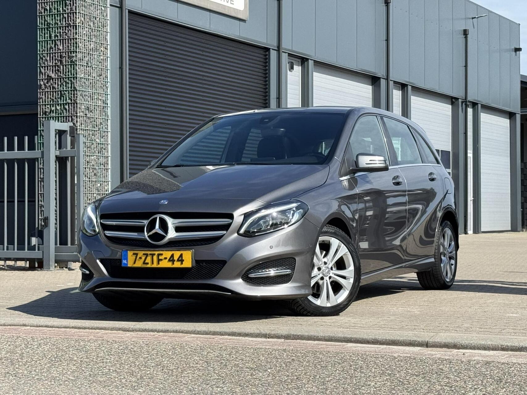 Foto van Mercedes-Benz B 180