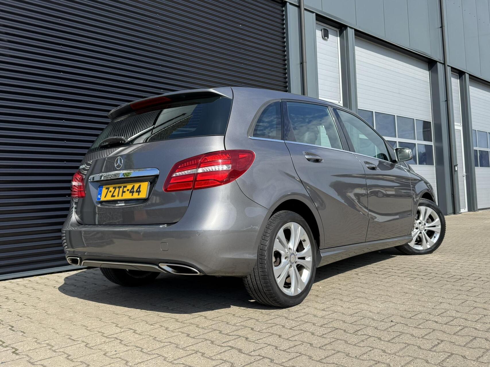 Foto van Mercedes-Benz B 180