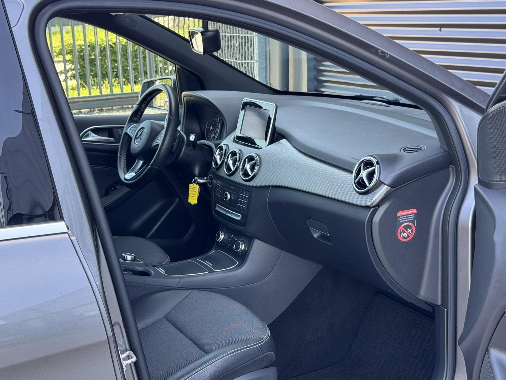 Foto van Mercedes-Benz B 180