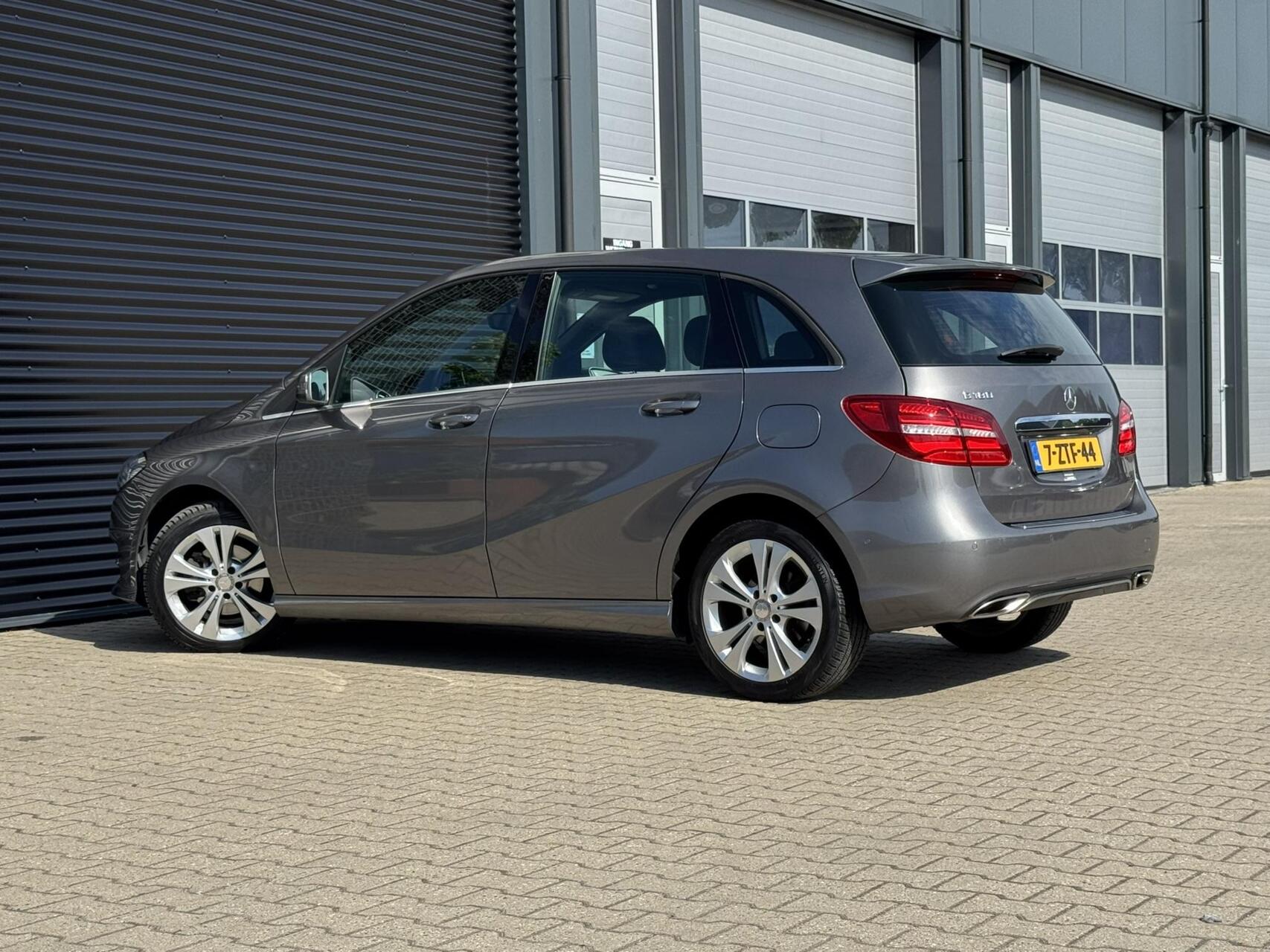 Foto van Mercedes-Benz B 180