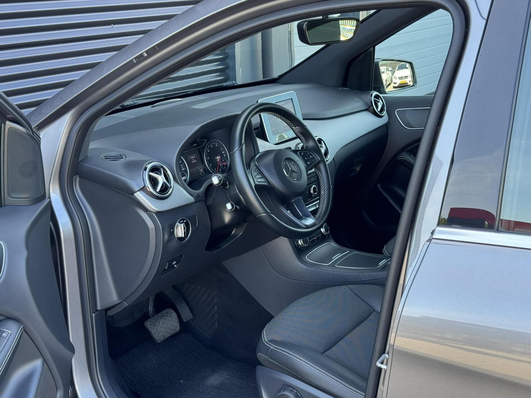 Foto van Mercedes-Benz B 180