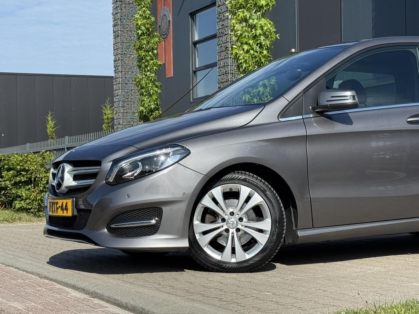Foto van Mercedes-Benz B 180