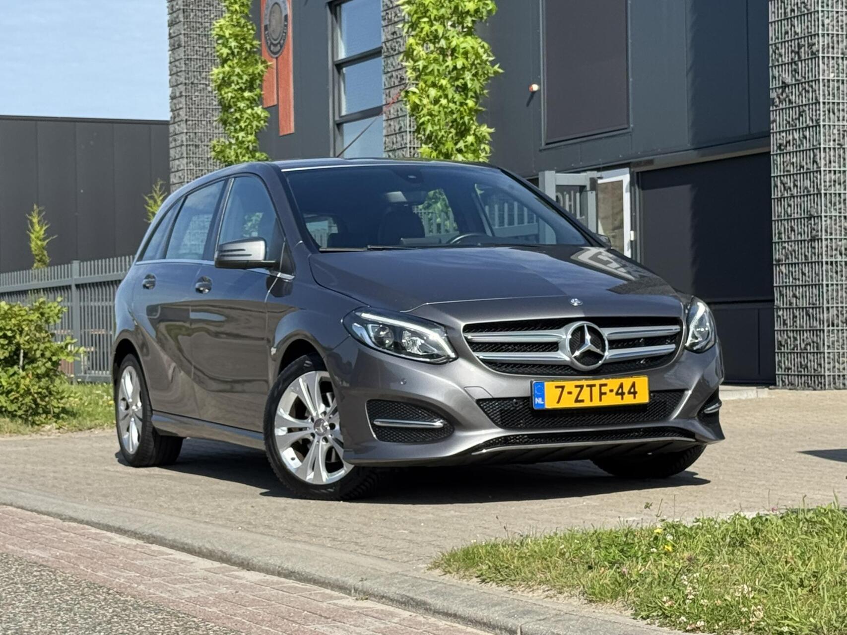 Foto van Mercedes-Benz B 180