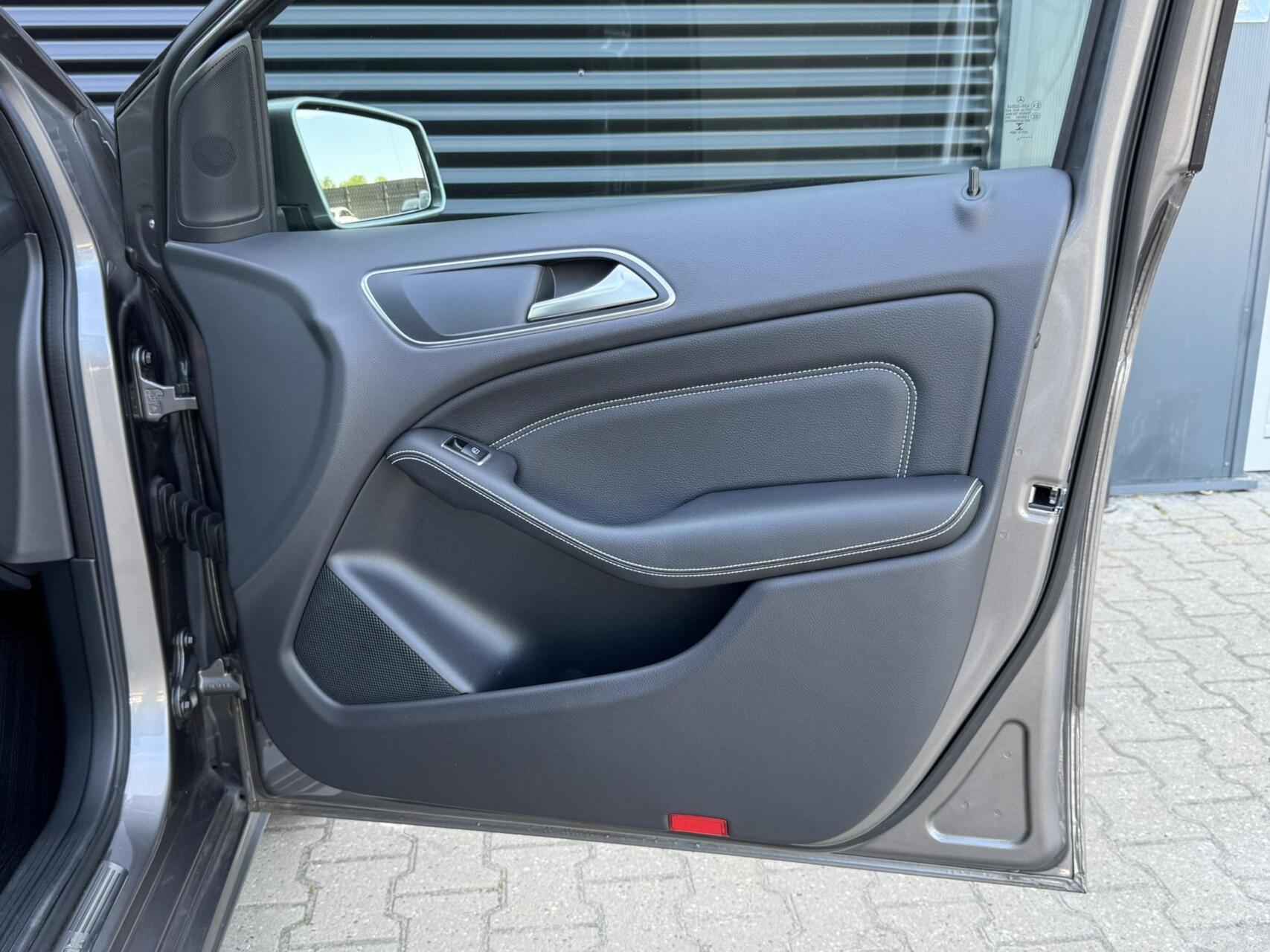 Foto van Mercedes-Benz B 180