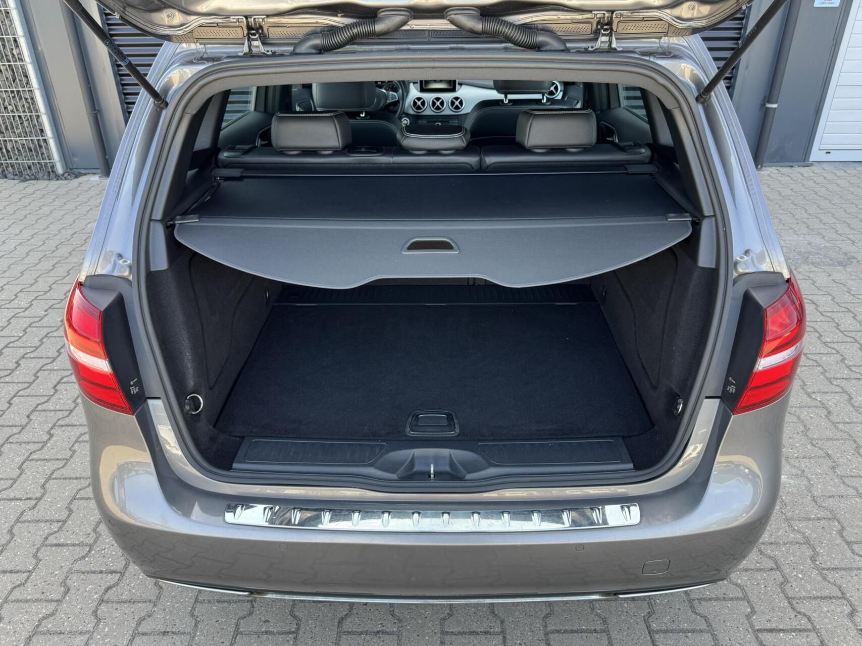 Foto van Mercedes-Benz B 180