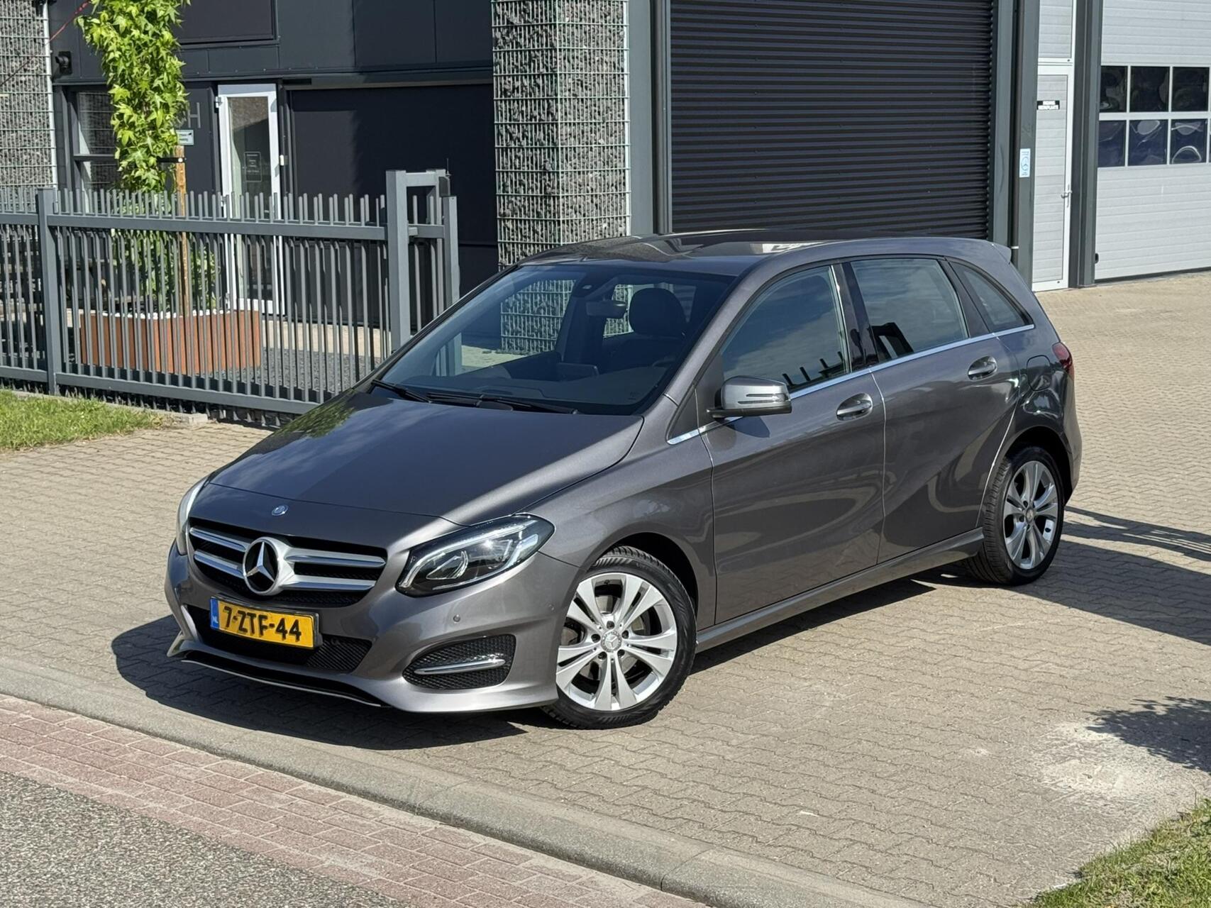 Foto van Mercedes-Benz B 180