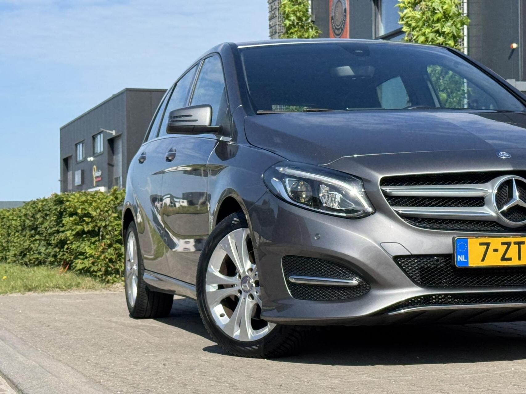 Foto van Mercedes-Benz B 180