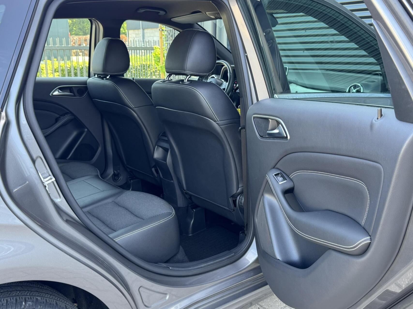 Foto van Mercedes-Benz B 180