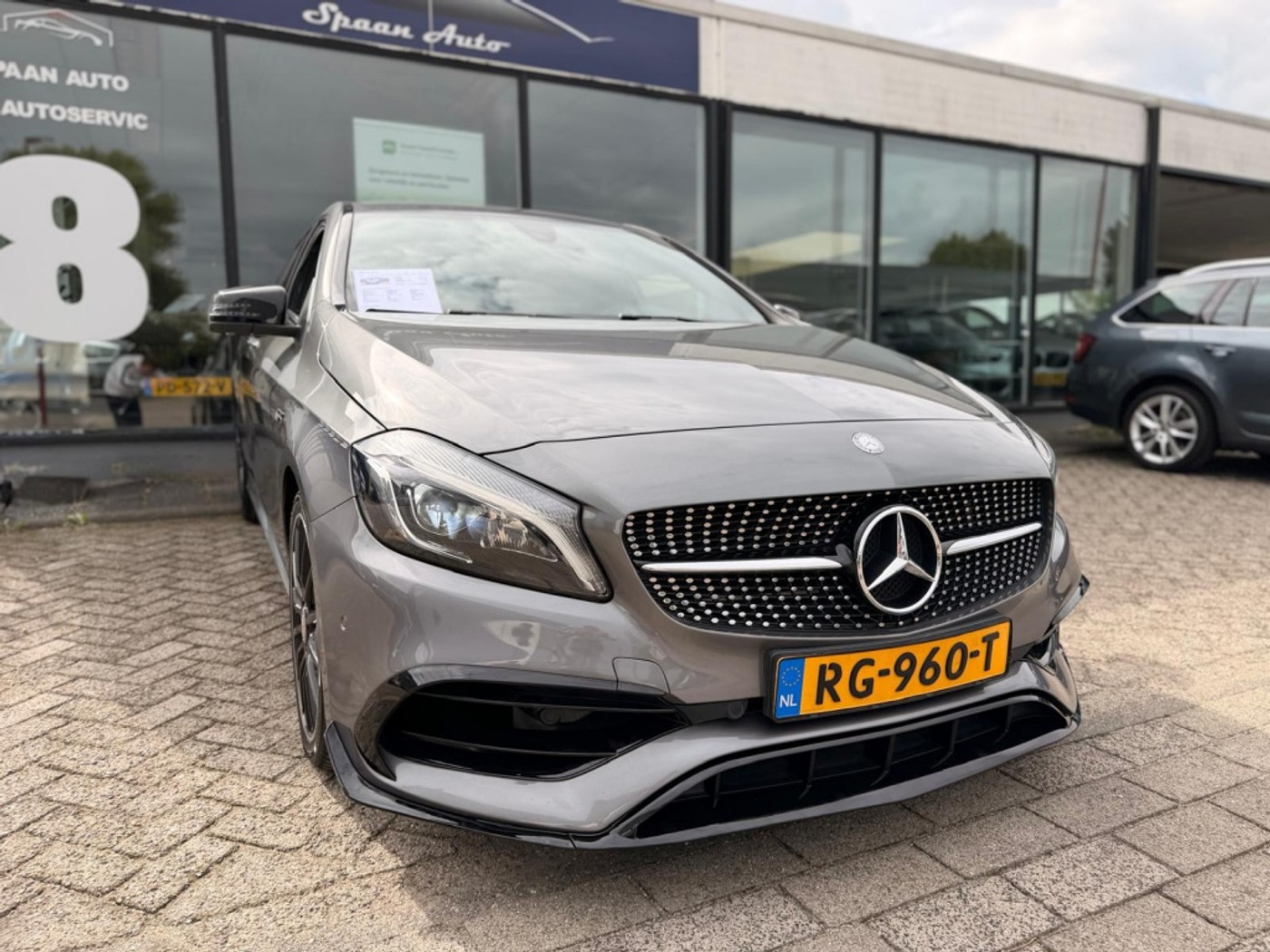 Foto van Mercedes-Benz A 180