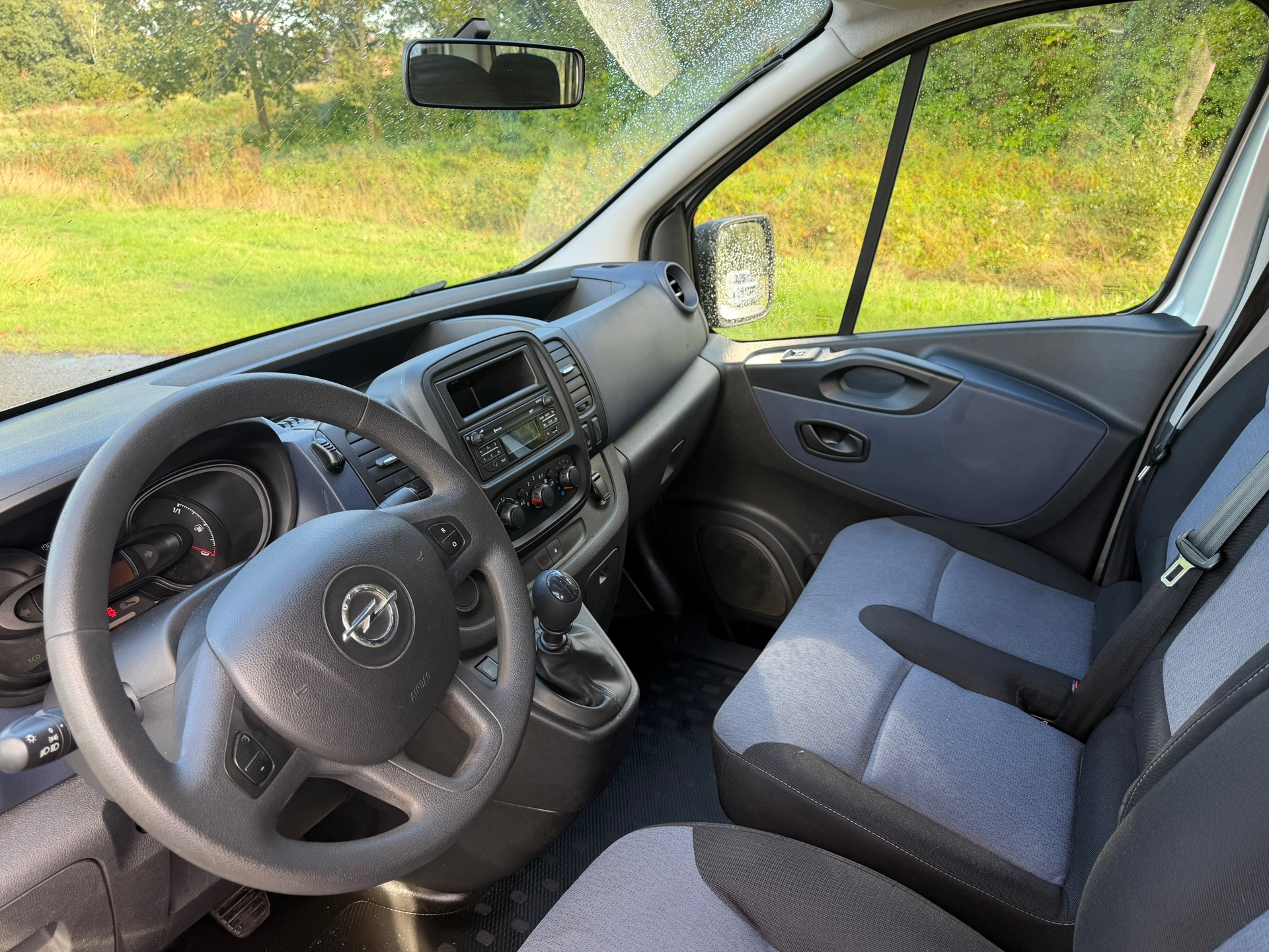 Foto van Opel Vivaro-b