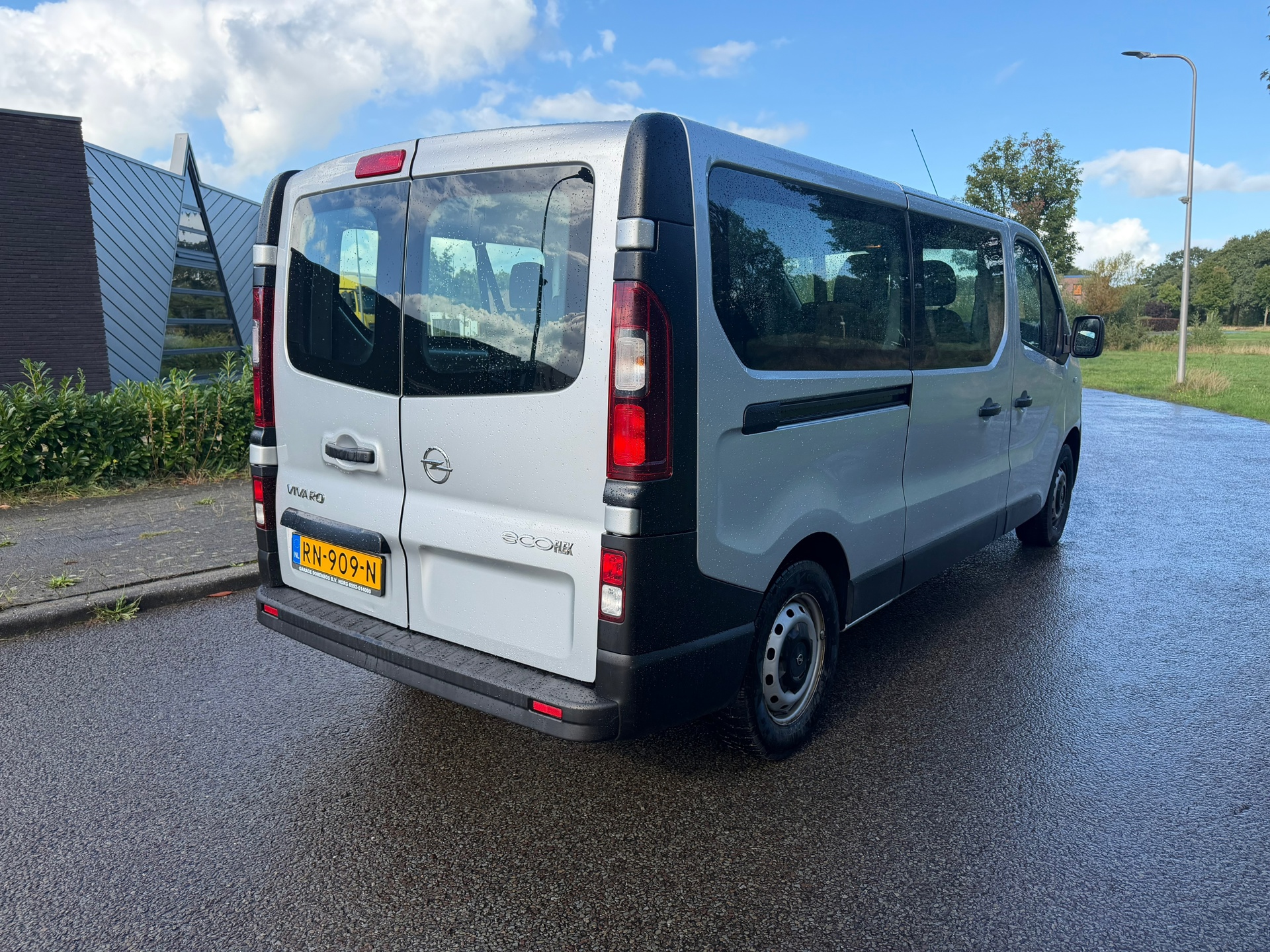 Foto van Opel Vivaro-b