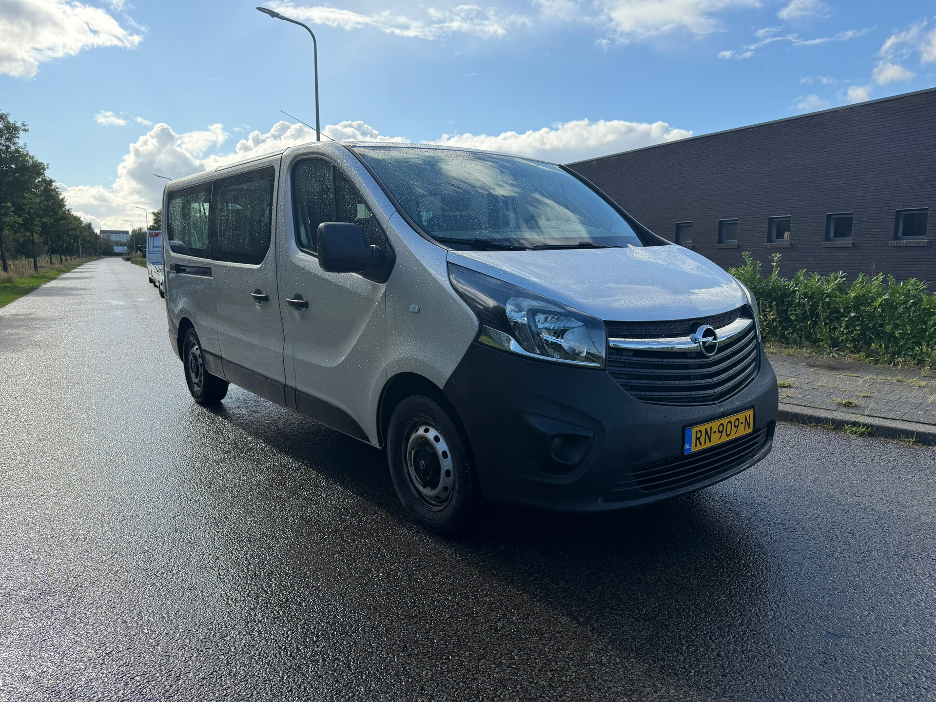 Foto van Opel Vivaro-b