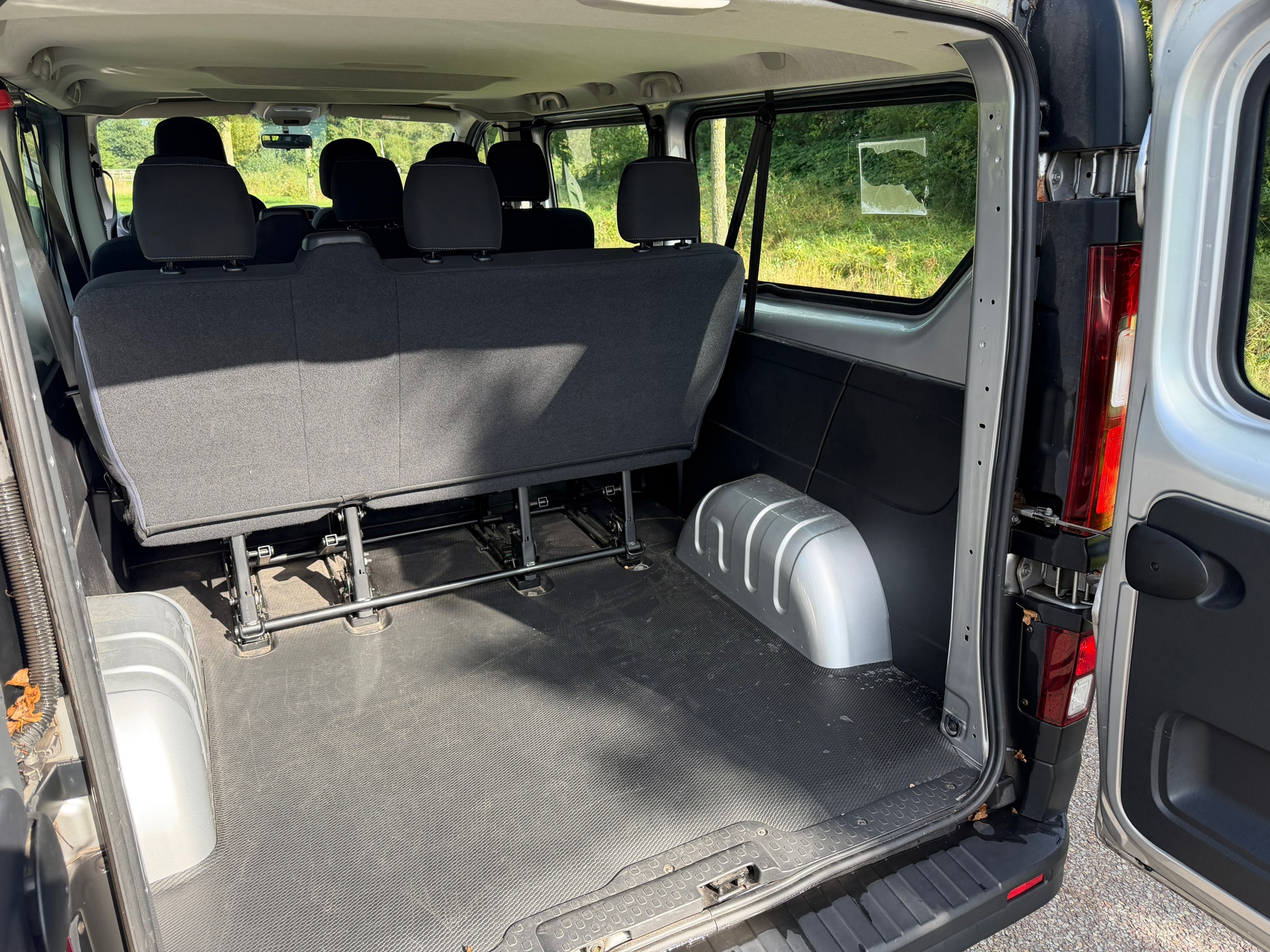 Foto van Opel Vivaro-b