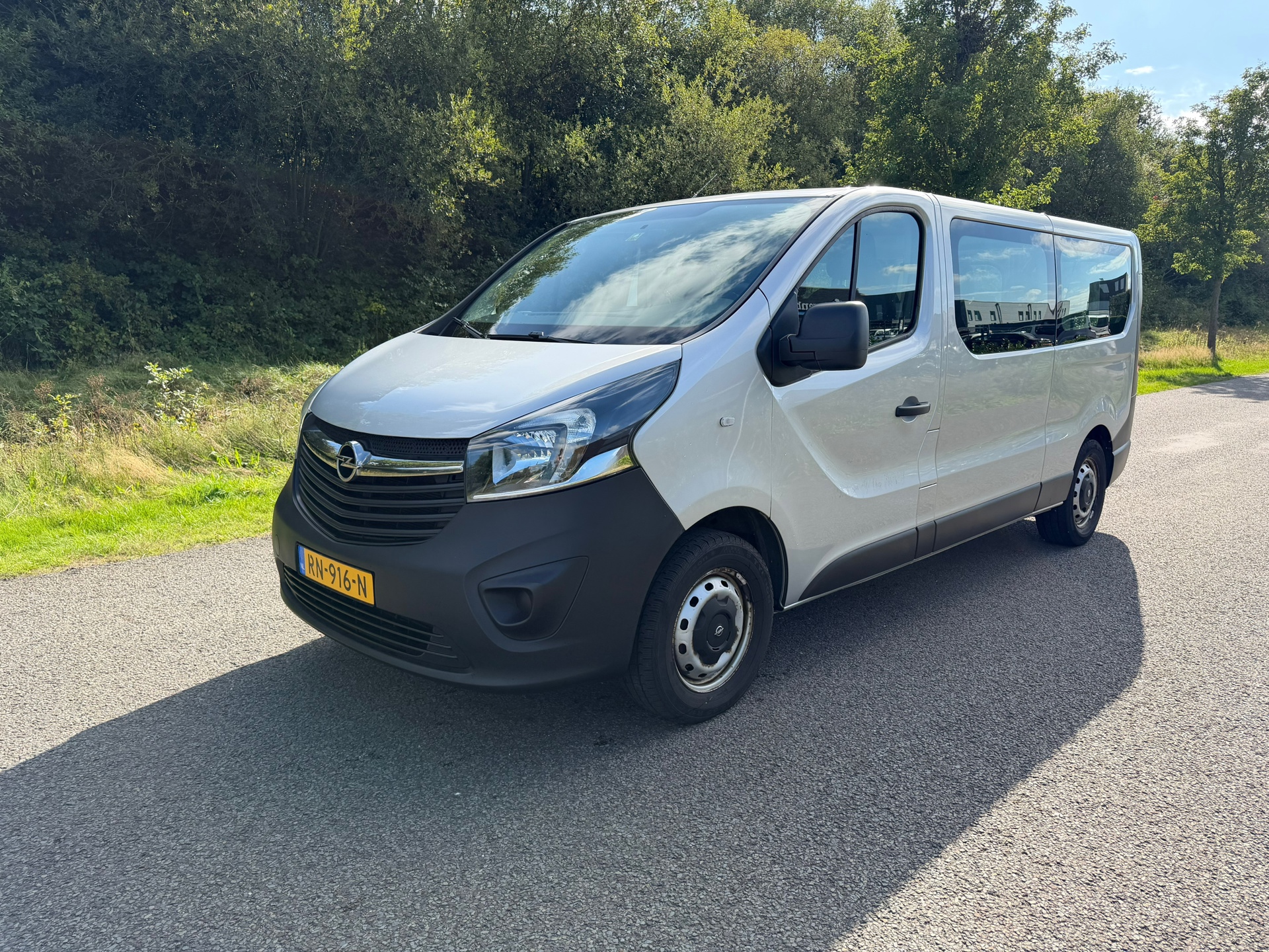 Foto van Opel Vivaro-b