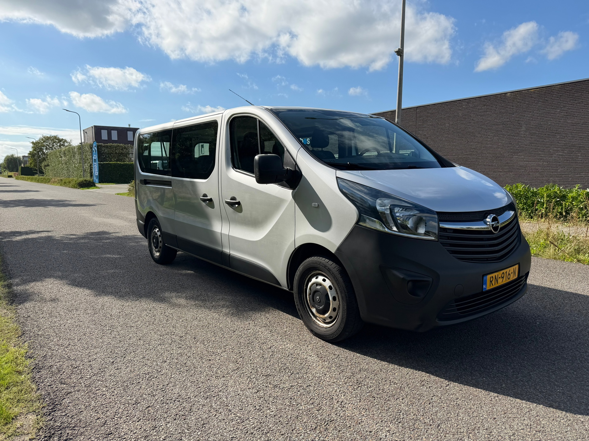 Foto van Opel Vivaro-b
