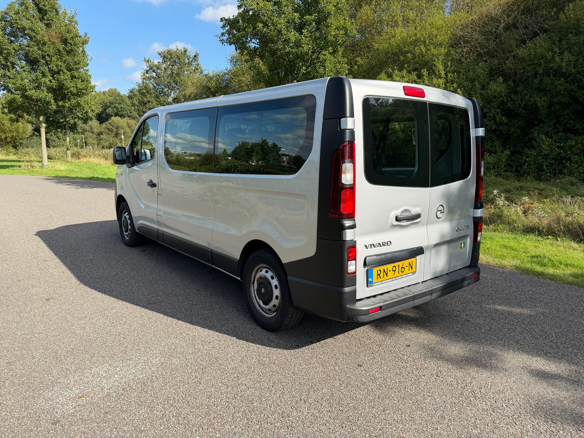 Foto van Opel Vivaro-b