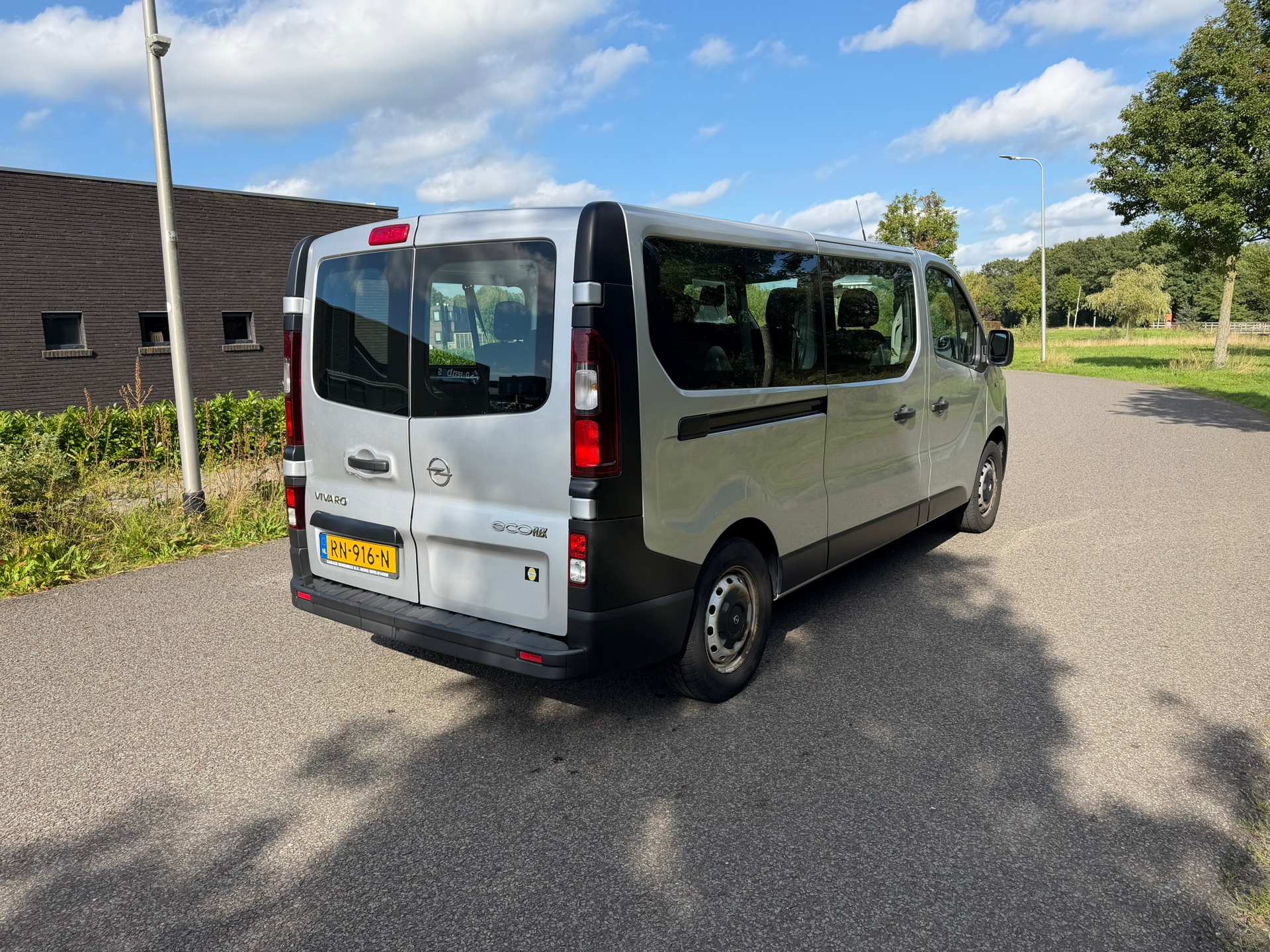 Foto van Opel Vivaro-b