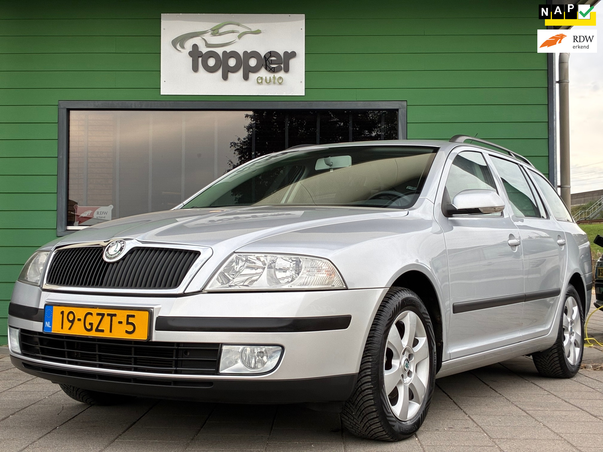 Skoda Octavia 1.6 Classic|2e Eigenaar|Airco|CruiseControl|Trekhaak|Elektr.ramen|NAP|Goed Onderhouden| 2008 - voorkant