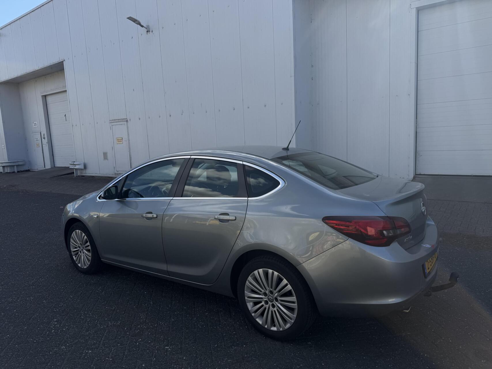 Foto van Opel Astra Notchback