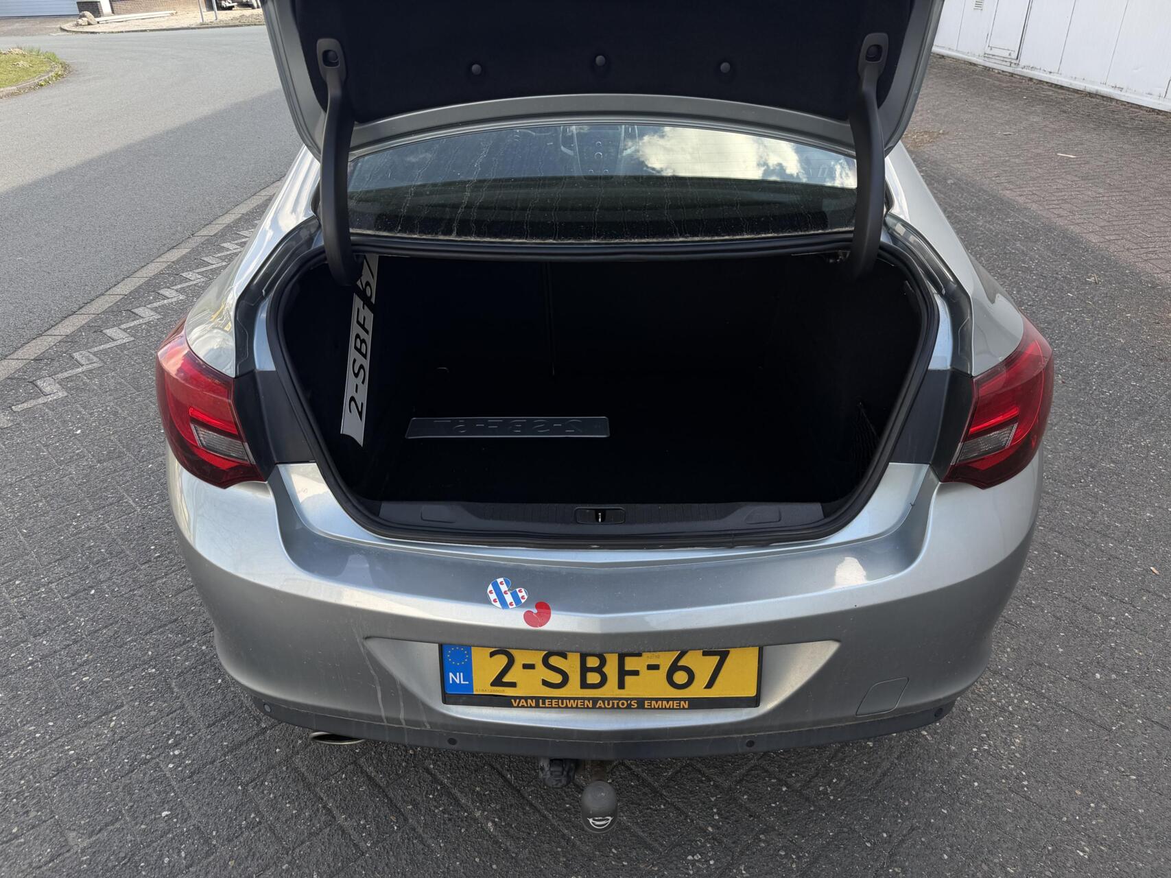 Foto van Opel Astra Notchback